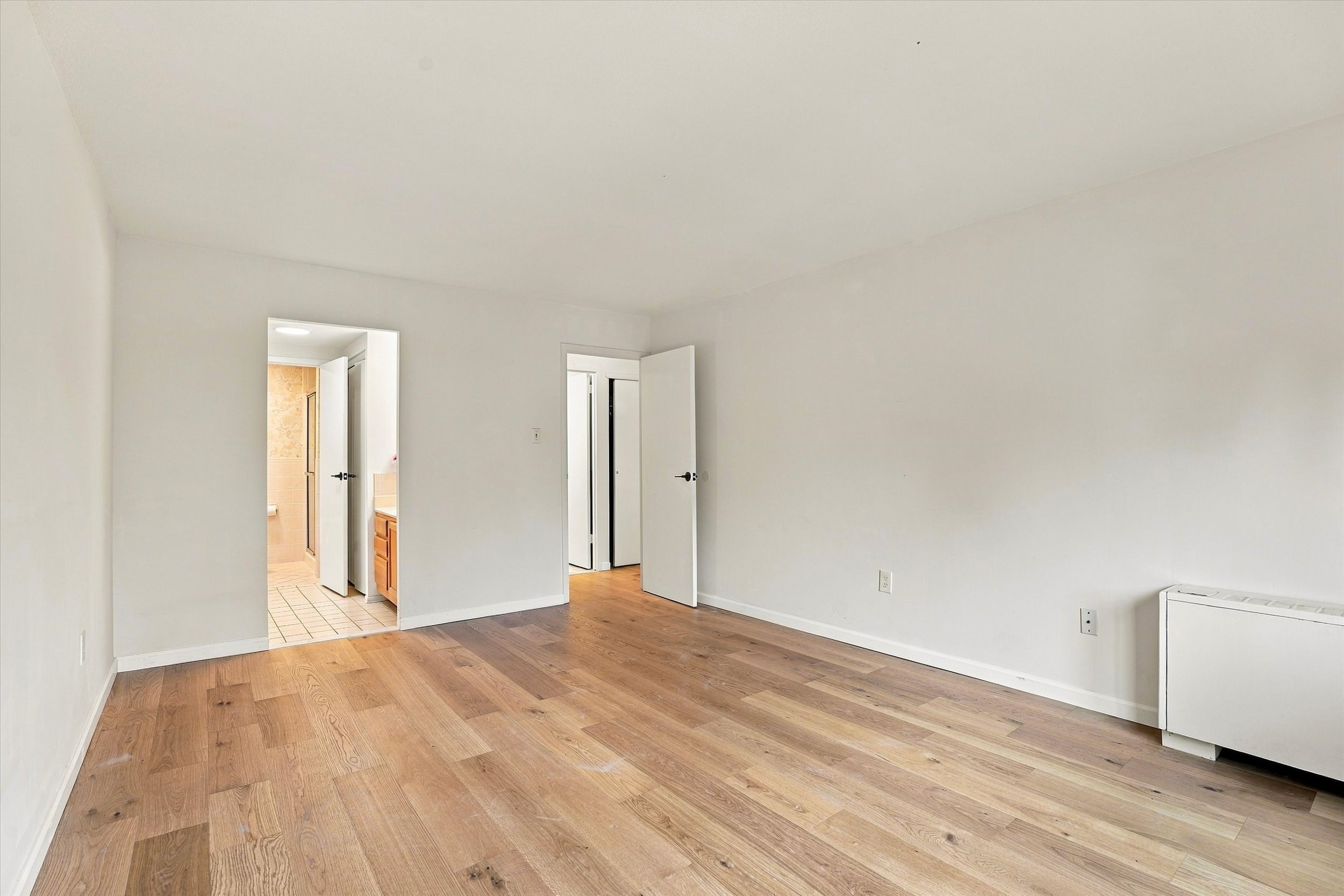 11-100 West Ave_11.jpg