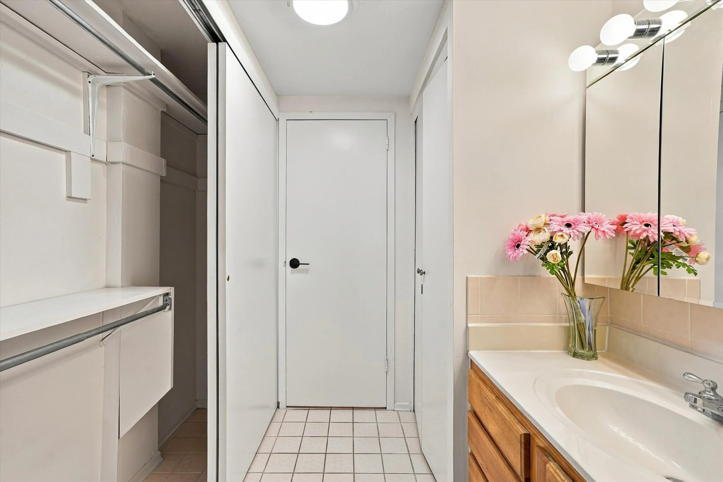 12-100 West Ave_12.jpg
