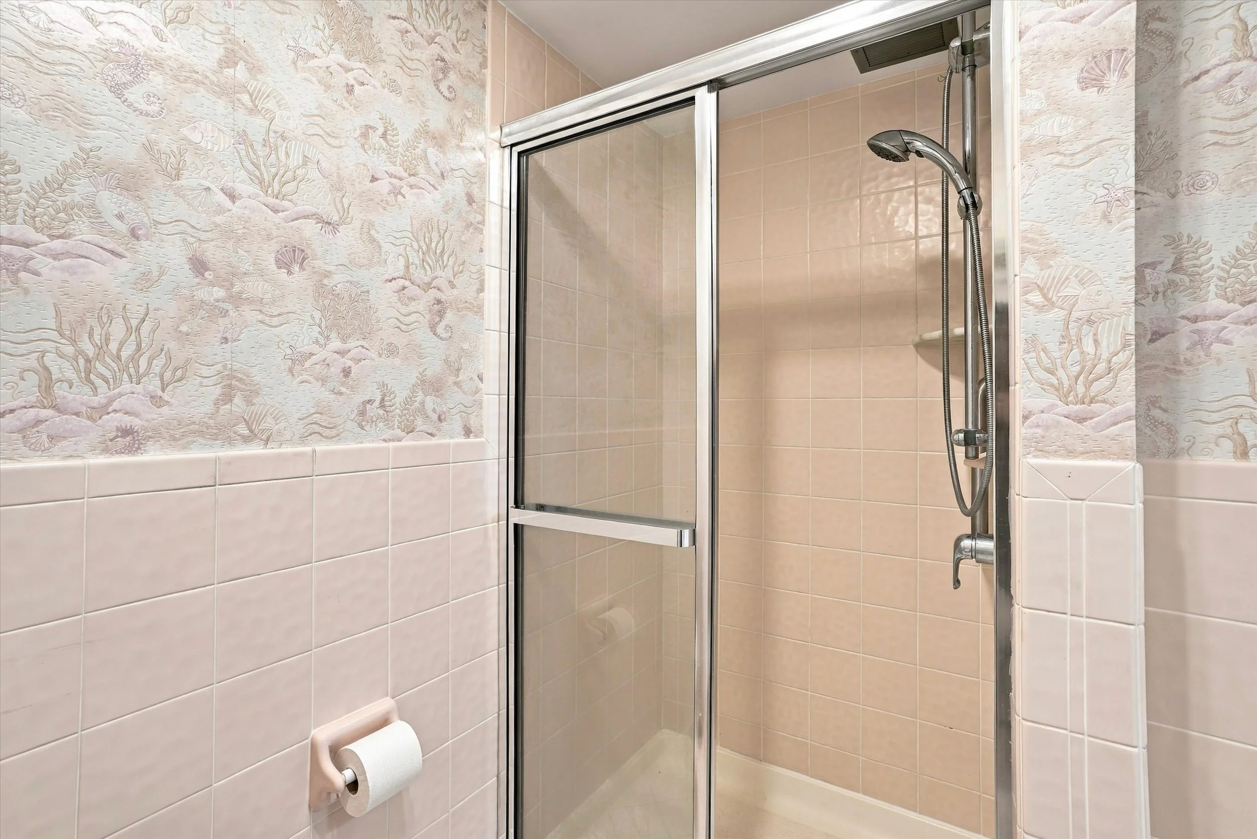 14-100 West Ave_14.jpg
