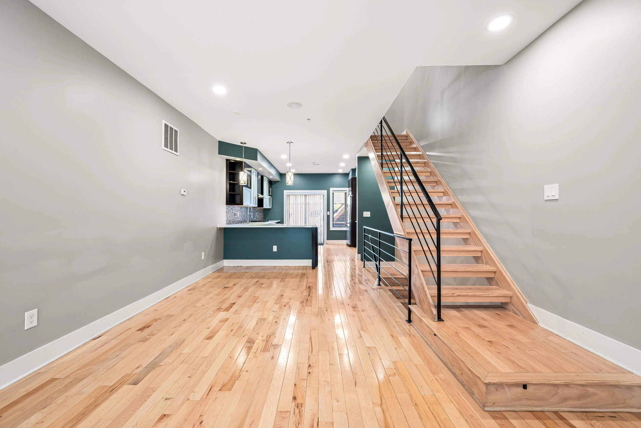1119 E Berks St - 007.jpg