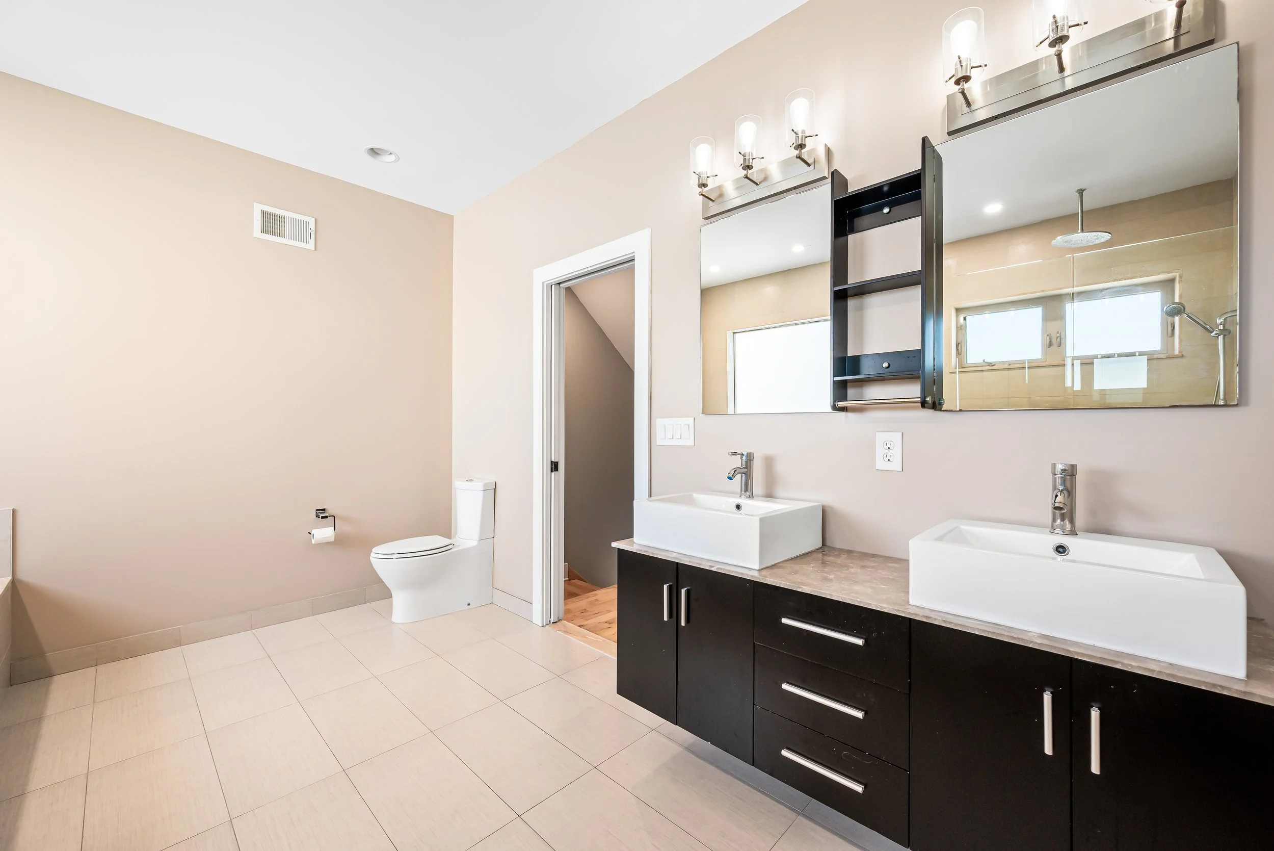 1119 E Berks St - 023.jpg