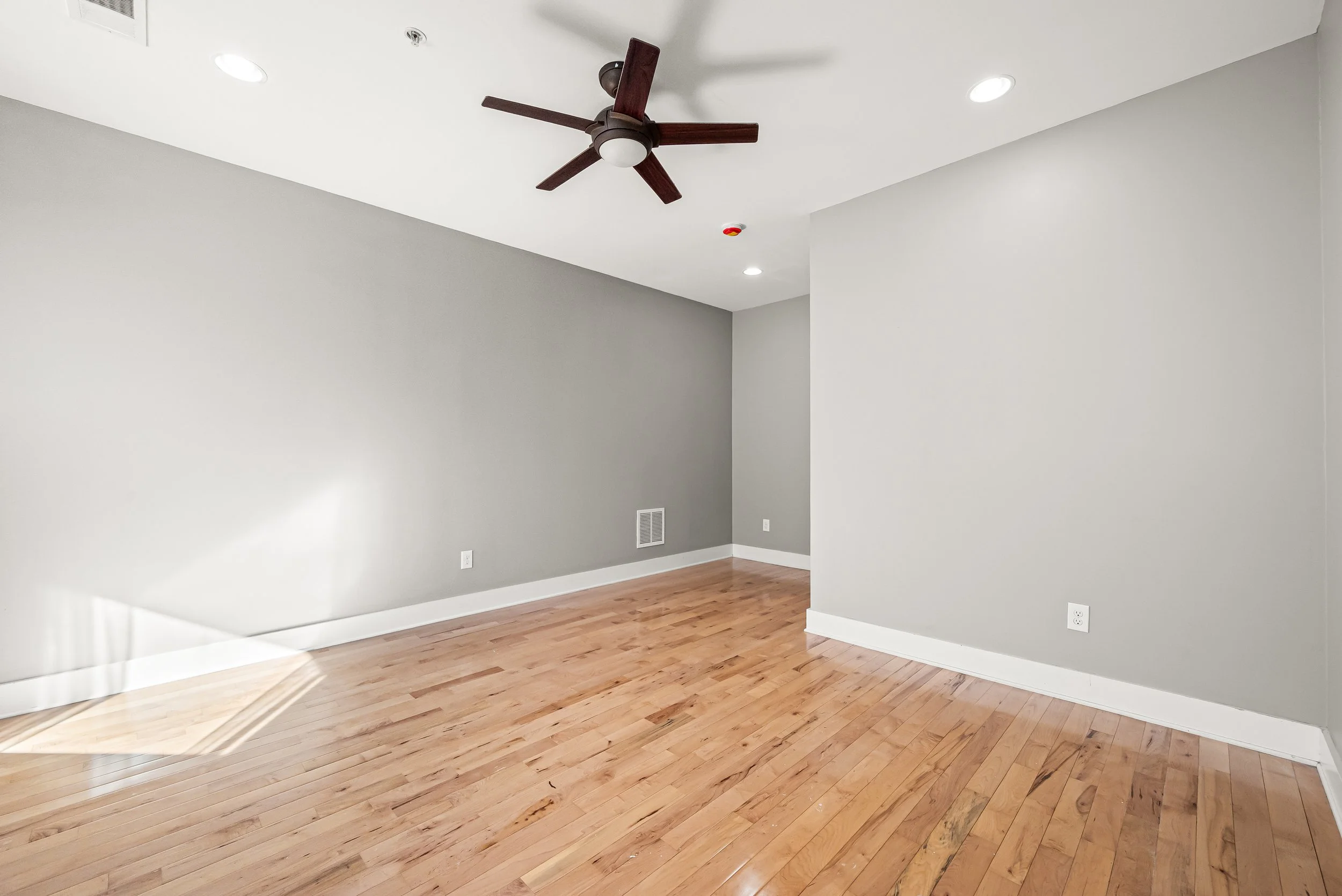 1119 E Berks St - 026.jpg