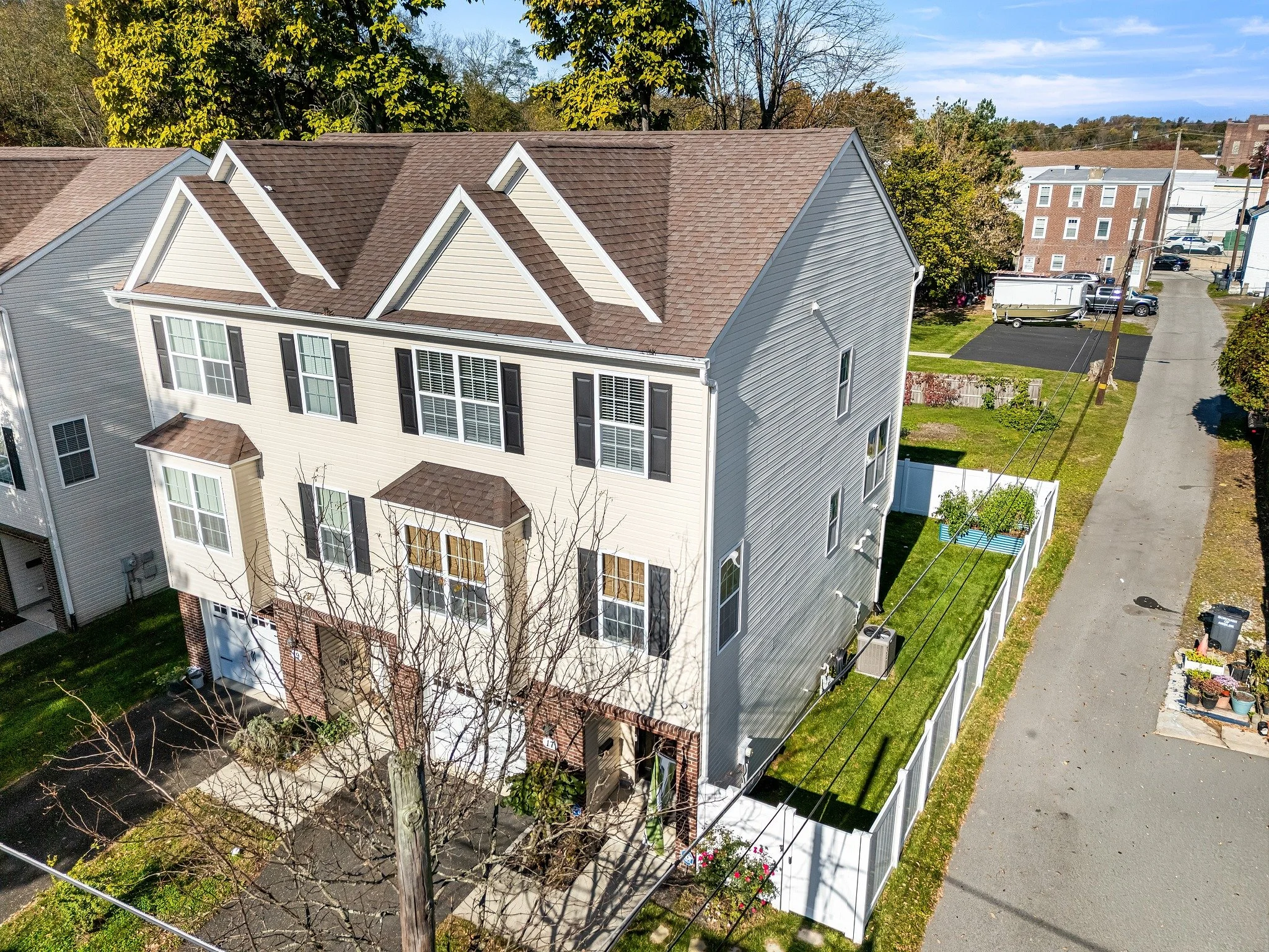 17 Center St - 003_Web-MLS.jpg