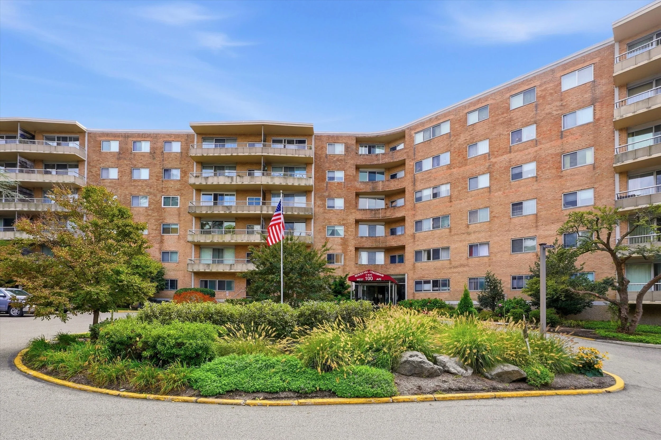 01-100 West Ave_01.jpg