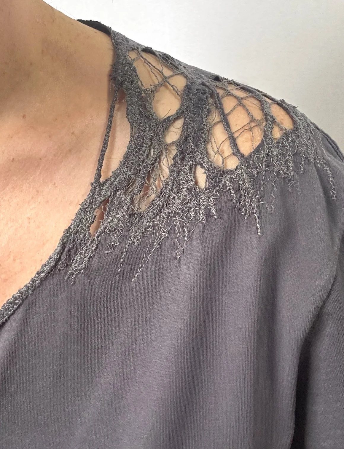 grey.lace.tee.neck2.jpg