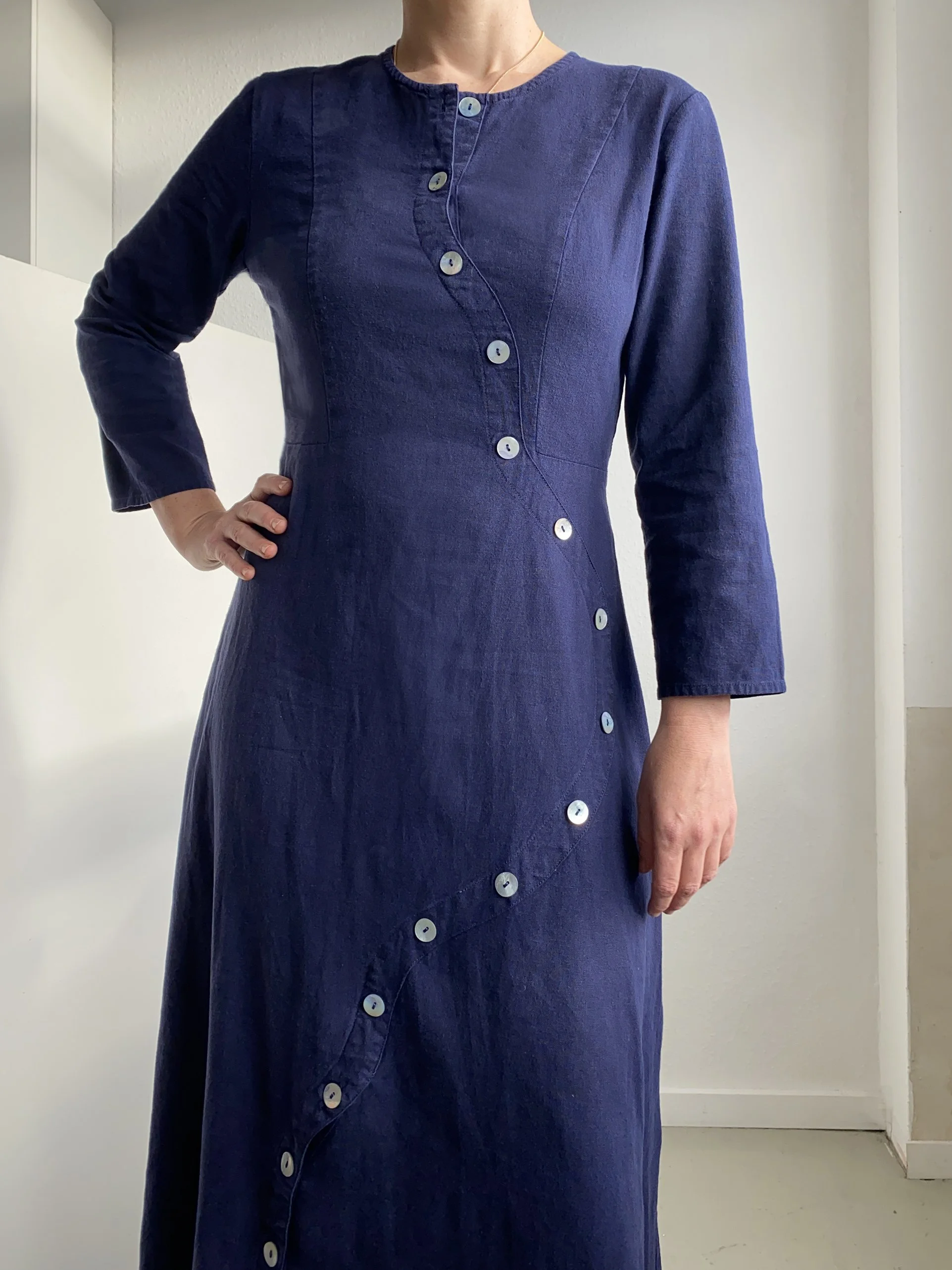 wavesbuttondress.blau5.closeup.kl.jpg