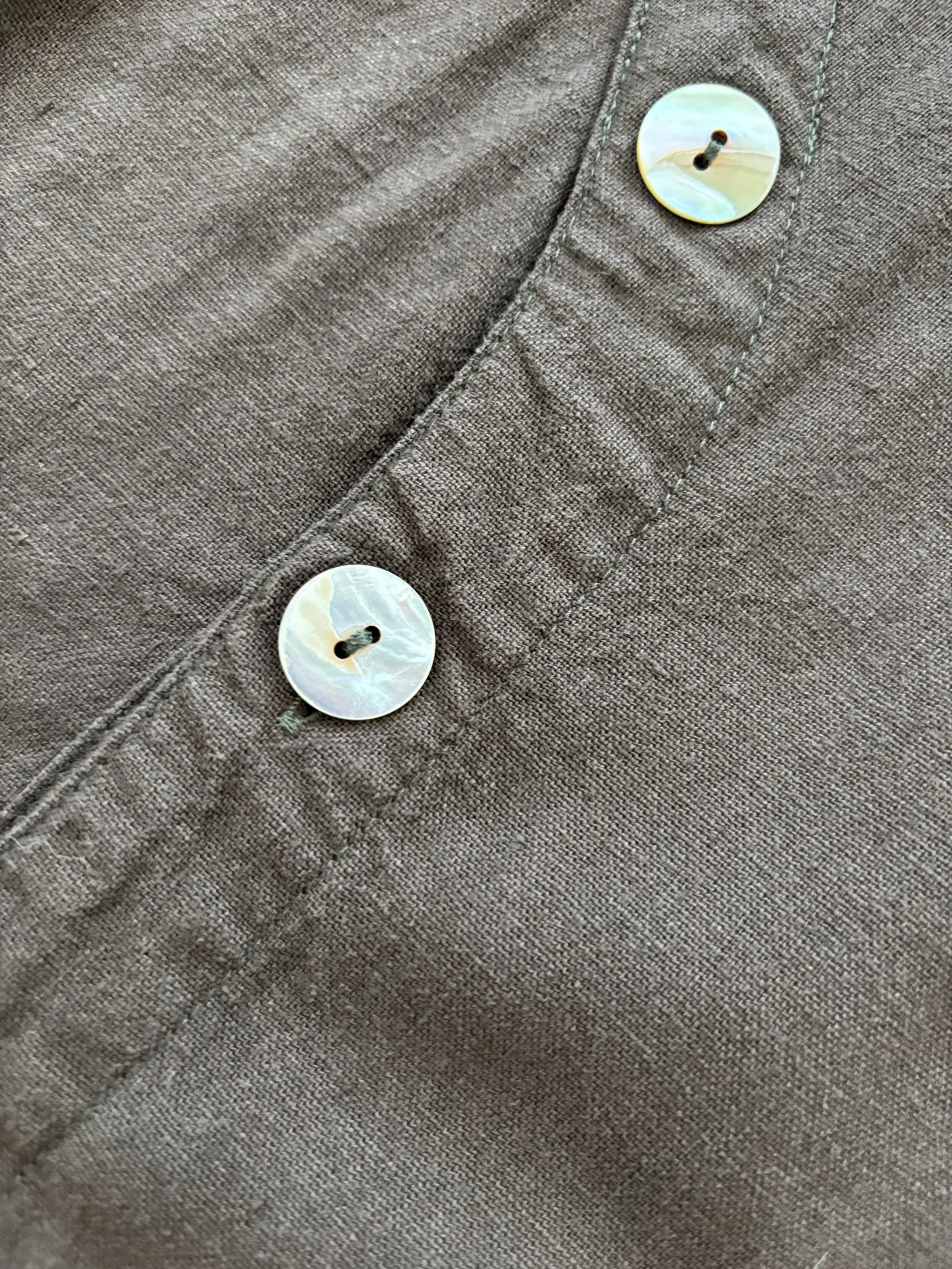 wavesbutton.detail1.ashbark.jpg