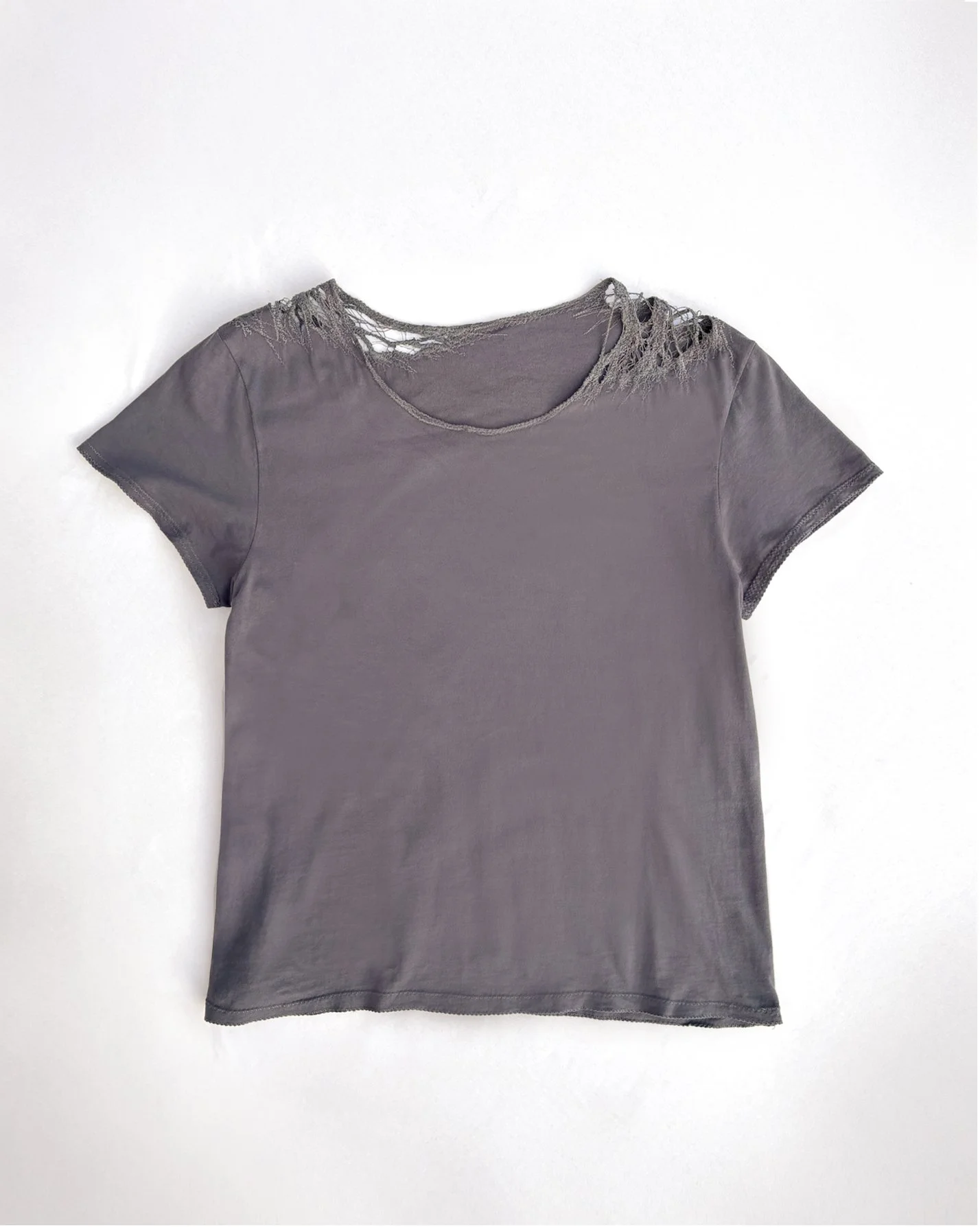 NEW DROP - Deconstructed Ripped-Collar Embroidery T-Shirt