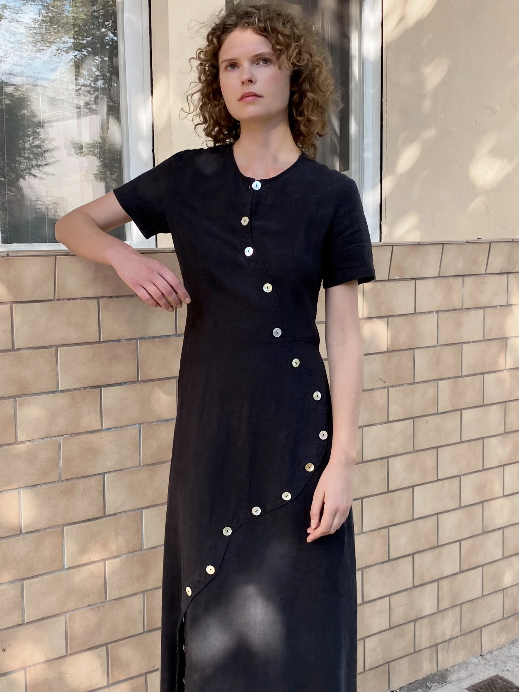 long.wavesbutton.dress.black2.jpg