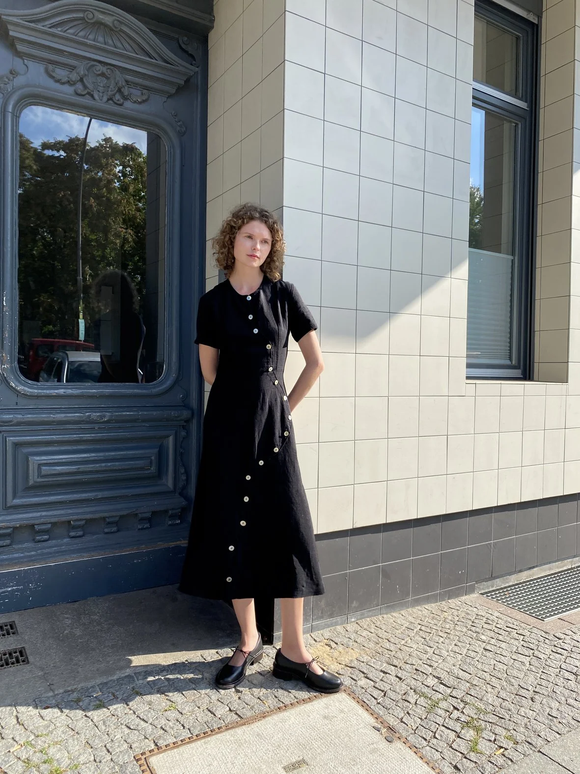 long.wavesbutton.dress.black5.jpg
