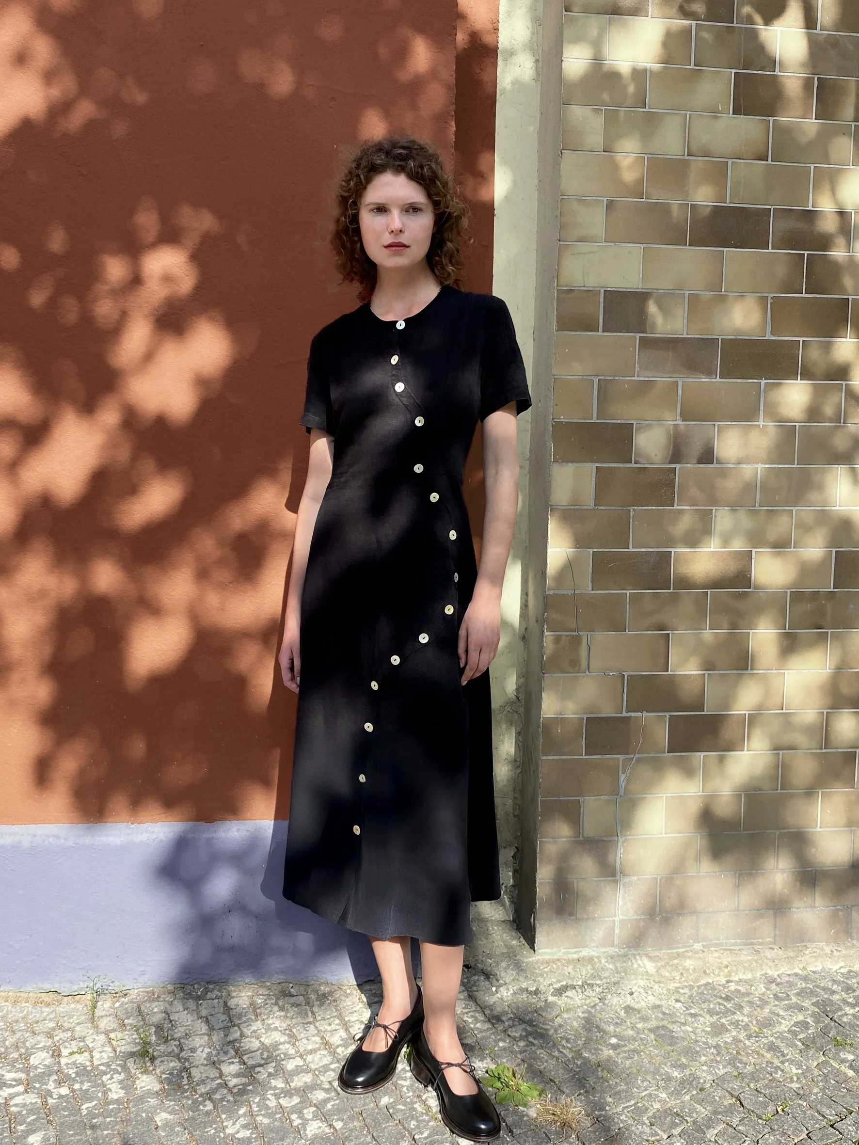 long.wavesbutton.dress.black3.jpg