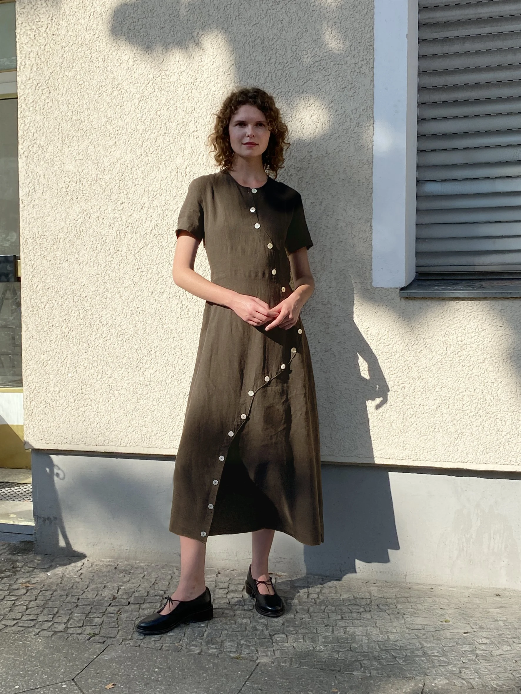 long.wavesbutton.dress.olive.jpg