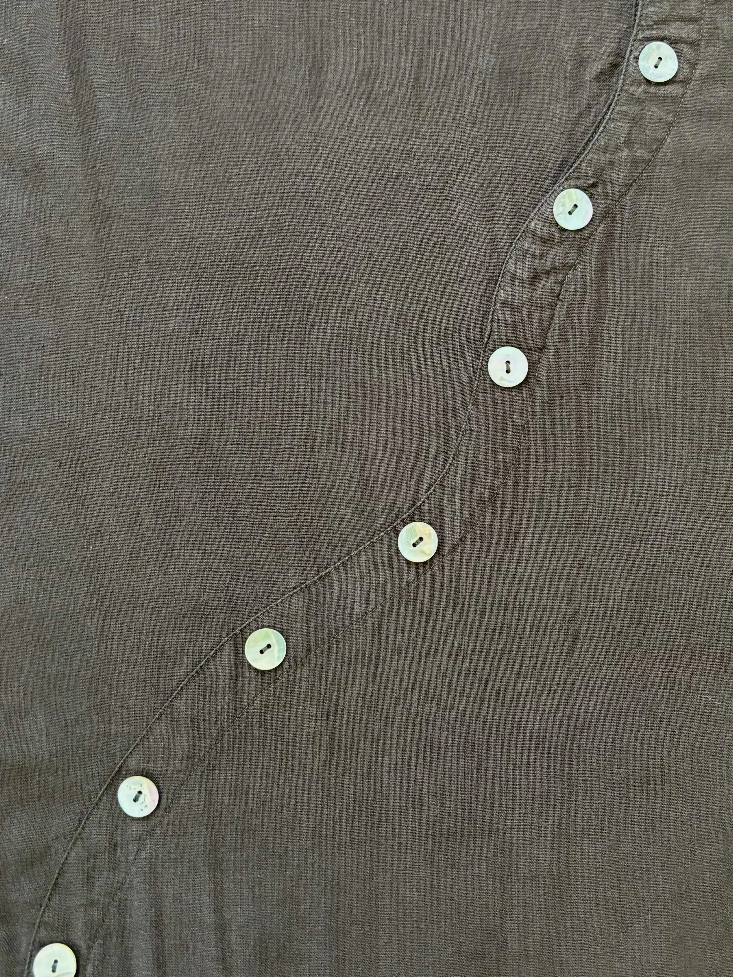 wavesbutton.detail2.ashbark.jpg
