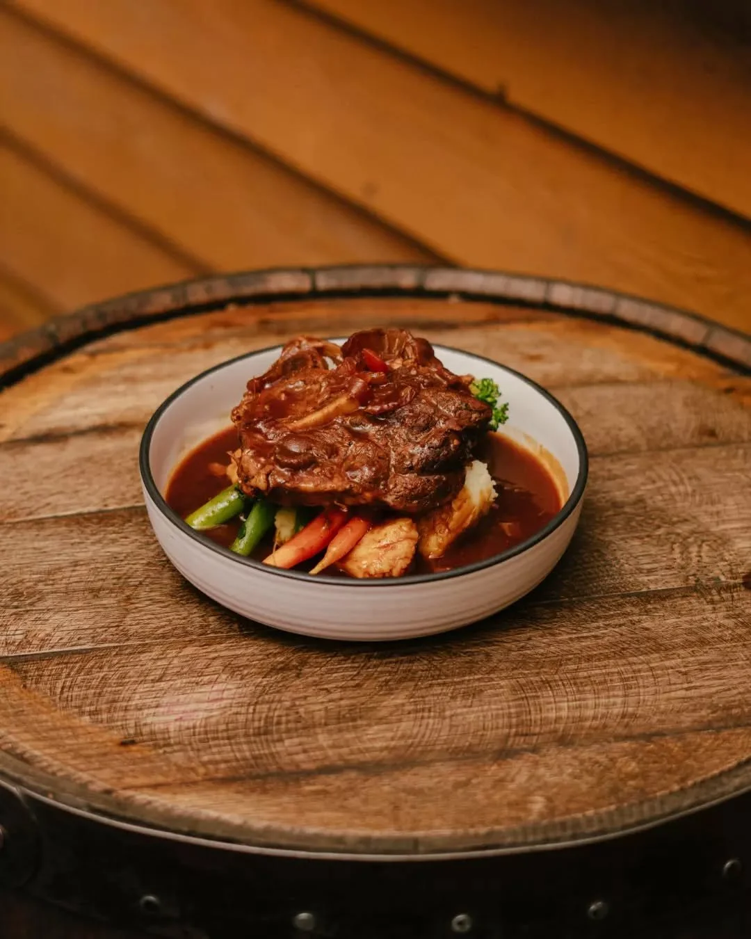 Get around our flavour of the month, Osso Bucco with tender beef shank, red wine sauce, and all the trimmings!

For bookings at Paddy's head to the link in our bio.