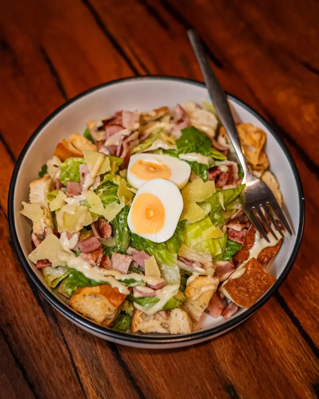 A Caesar Salad is always a winner in our books ✨

A deliciously healthy option that never compromises on taste. For bookings at Paddy's head to the link in our bio.