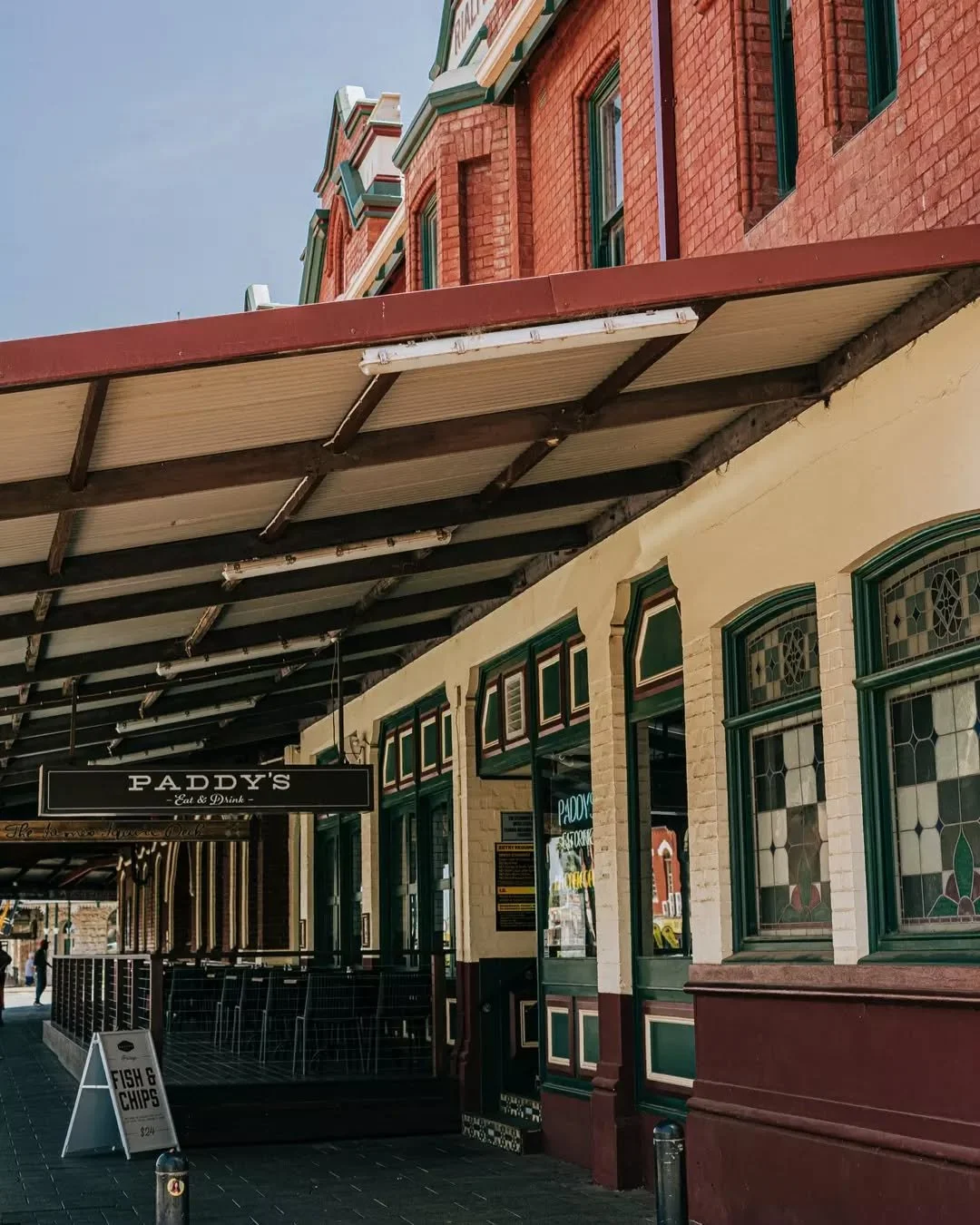 Nothing beats a weekend pub feed, come down to Paddy&rsquo;s and we&rsquo;ll sort you out!

For bookings head to the link in our bio.