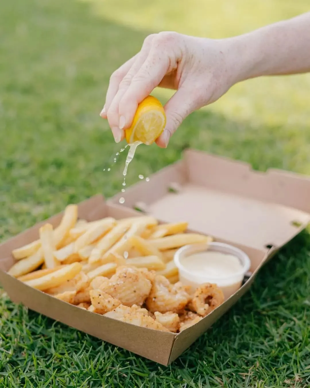 Craving pub classics without leaving the couch? Paddy&rsquo;s takeaway has your favourites packed hot and ready, from crispy parmis to juicy burgers ✨

For takeway head to the link in our bio.