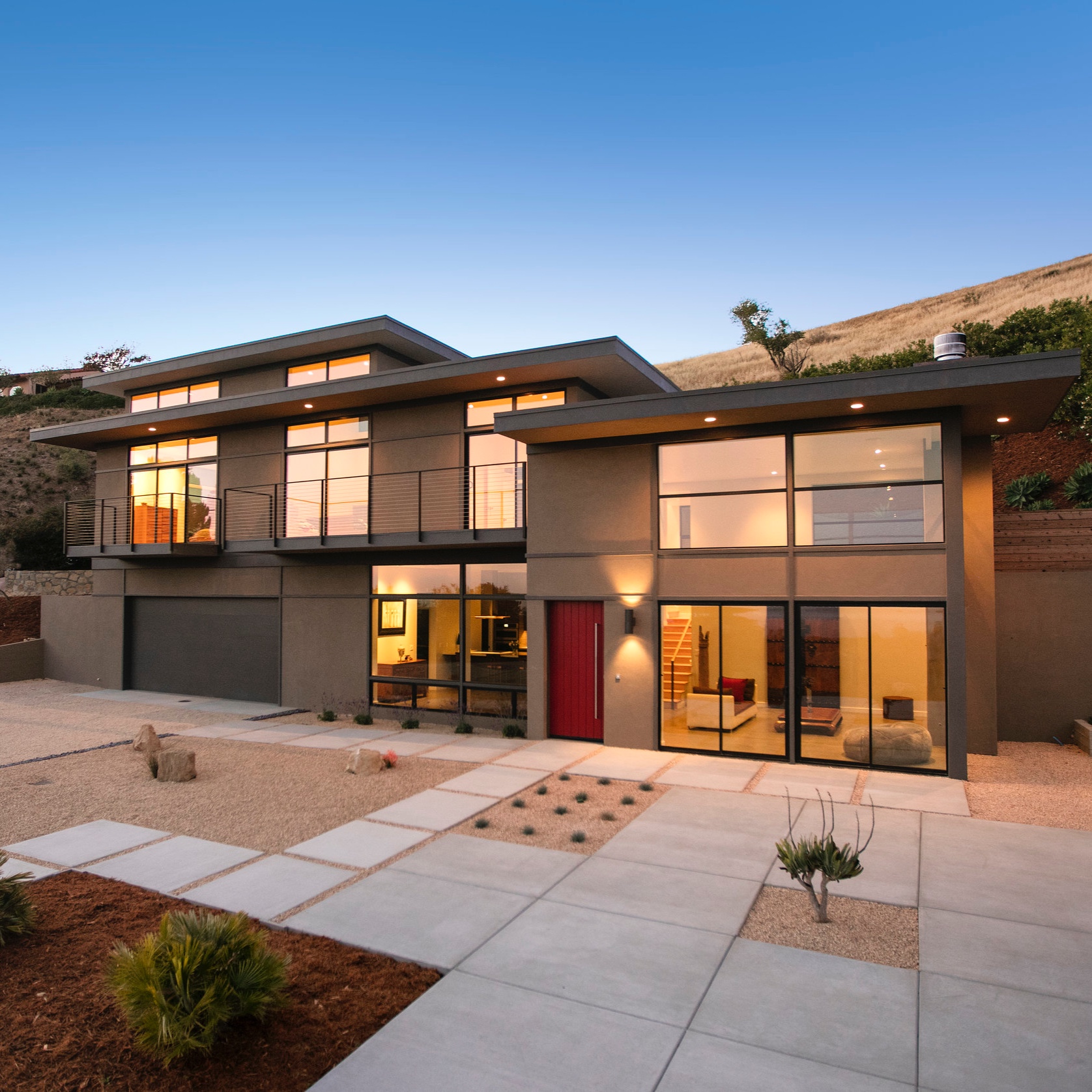 CONTEMPORARY HILLSIDE HOME