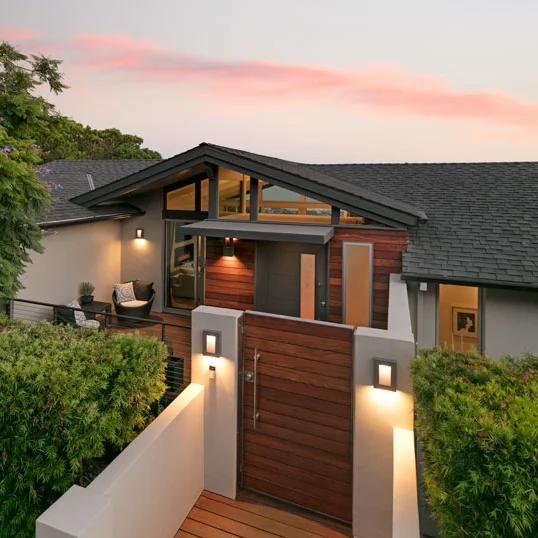HILLSIDE CONTEMPORARY RETREAT