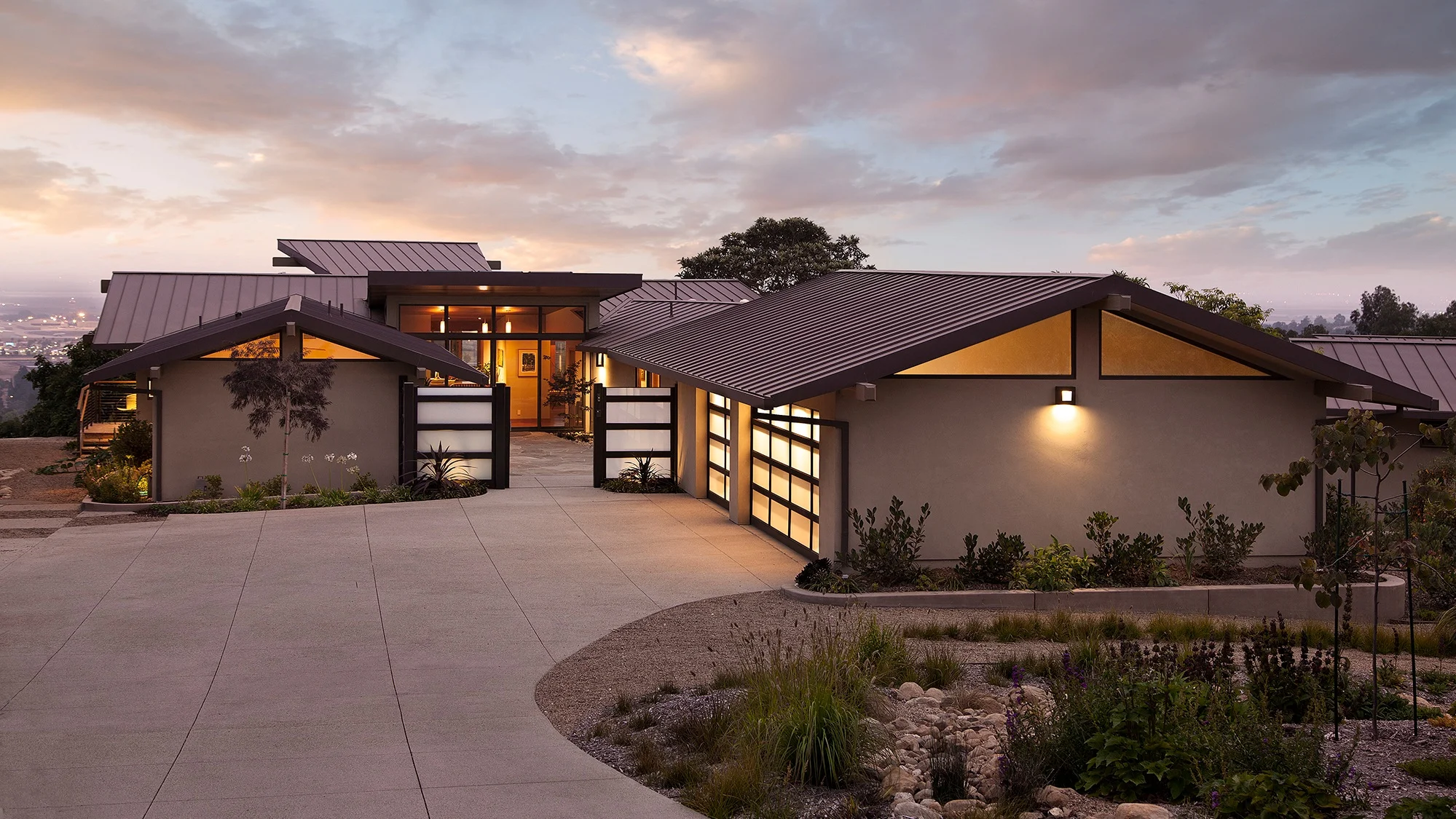 01-Main Photo_web.jpg