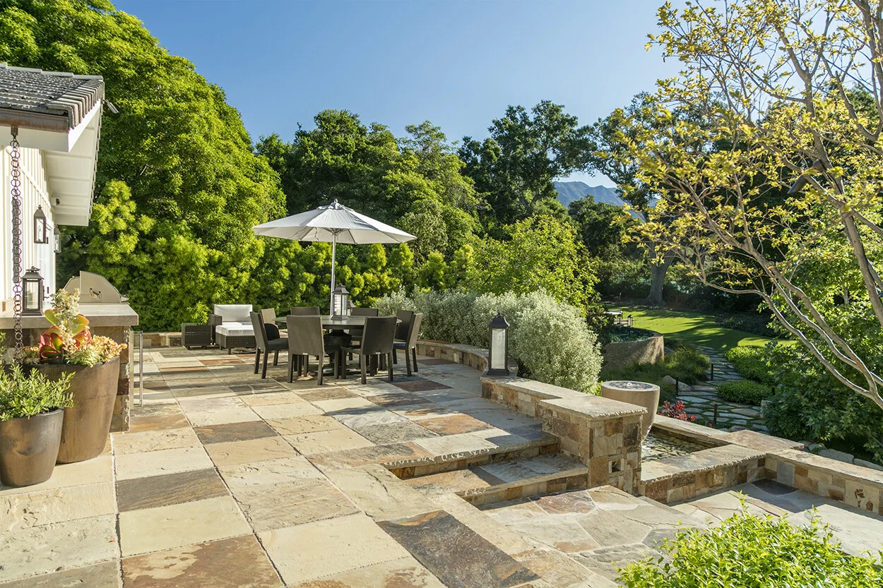 Outdoor Dining.jpg