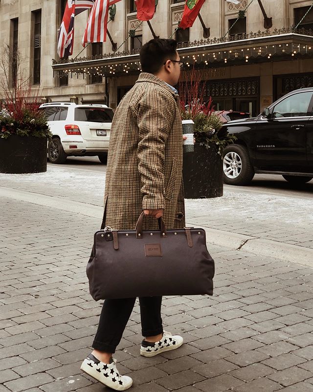 @bespokepost is the perfect destination for timeless pieces catered to the modern gentleman. besides it&rsquo;s durability and classic silhouette, my #bespokepost weekender tote from my #boxofawesome helped conquer my staycation with style. see my fu