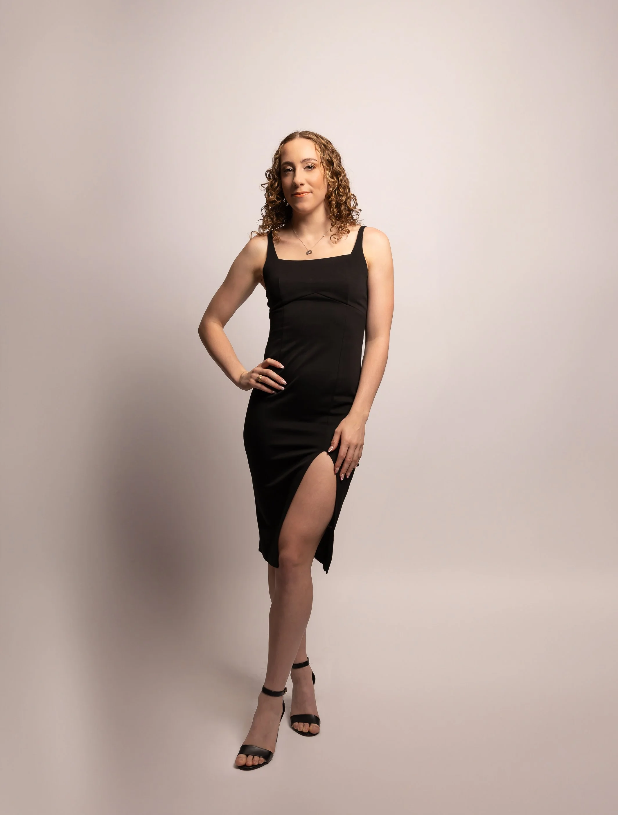 Aimee Headshot.PSedit-3.jpg