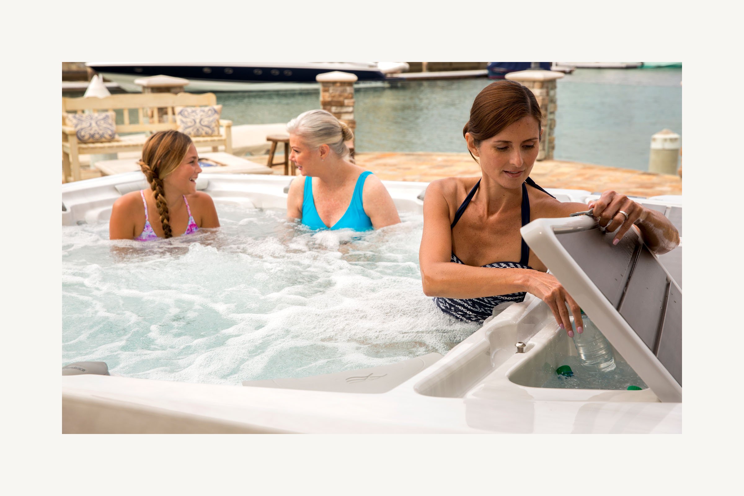 sundance-980-claremont-gallery-lifestyle-insulated-cooler.jpg