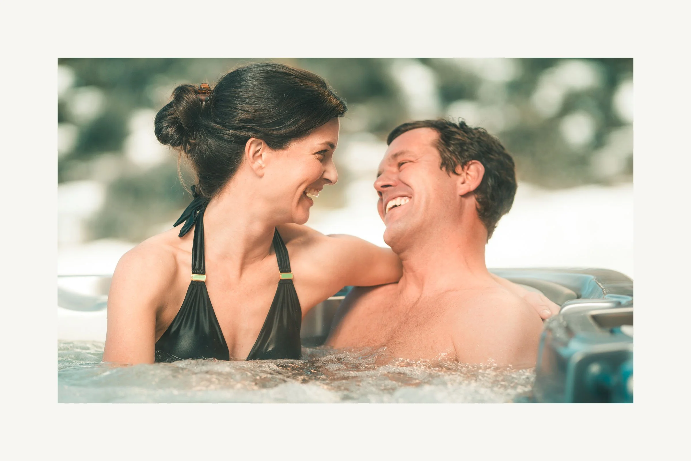 sundance-880-cameo-gallery-cameo-couple-lifestyle.jpg