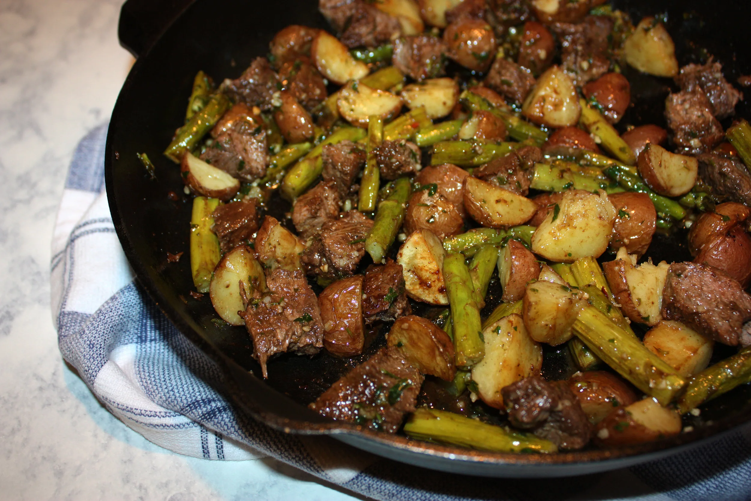 Steak, Potato &amp; Asparagus Skillet