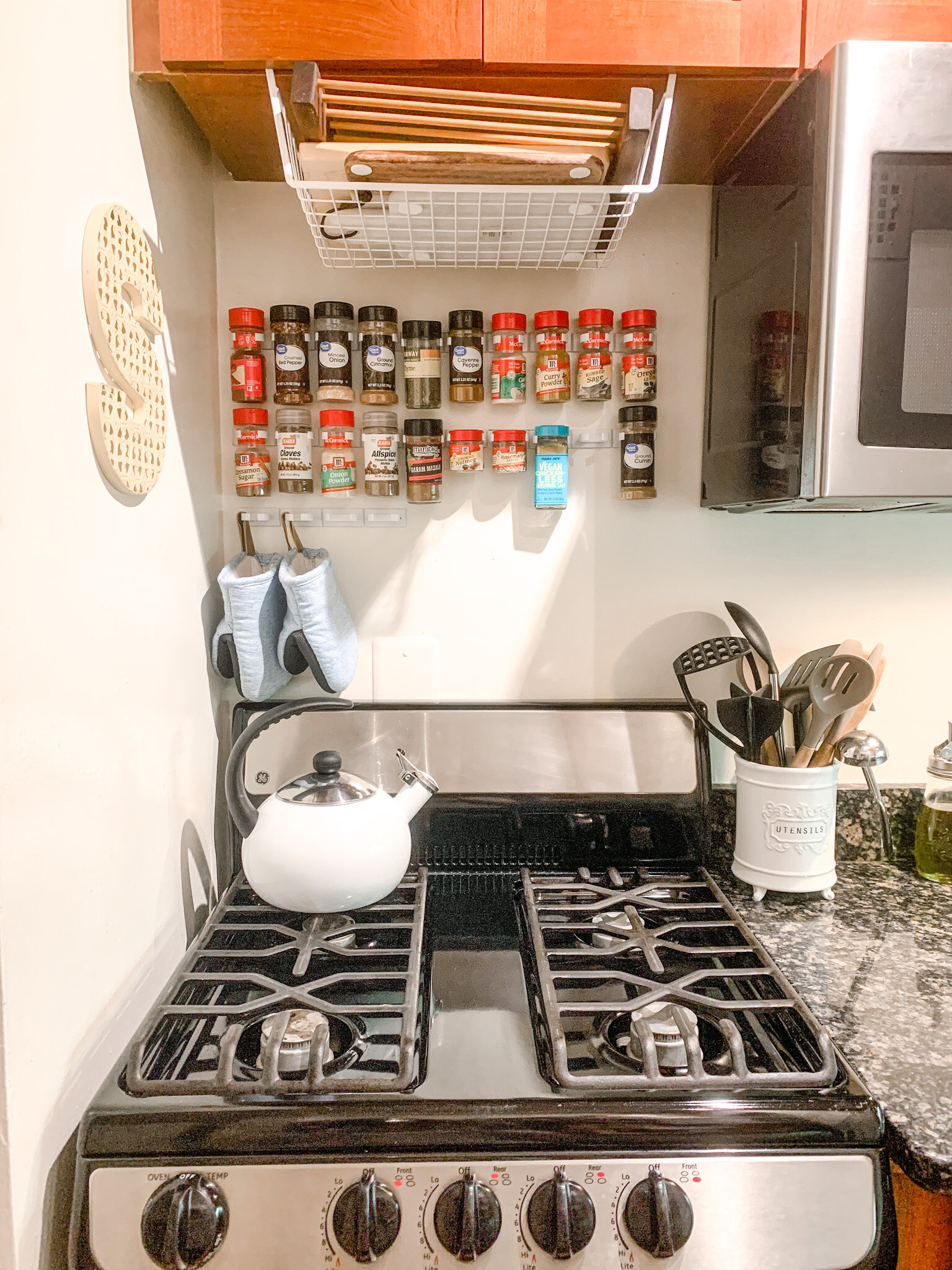 How to Organize an Apartment Kitchen with no Pantry - Organize with Me