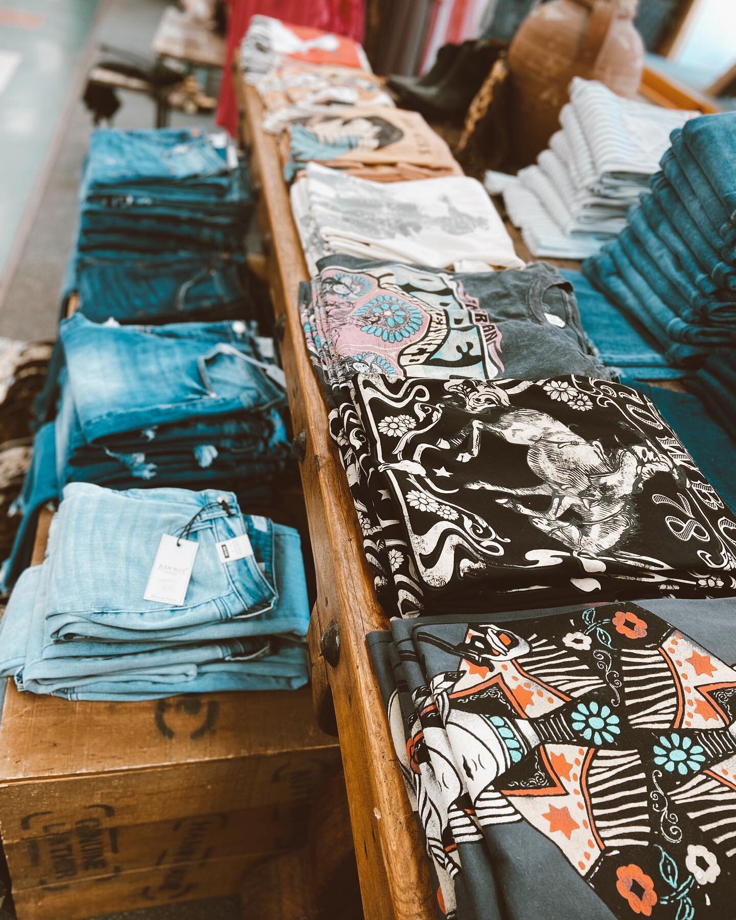 Our favorite tees were a huge hit this weekend! We still have a few sizes left! Get them before they are all gone🙌🏼