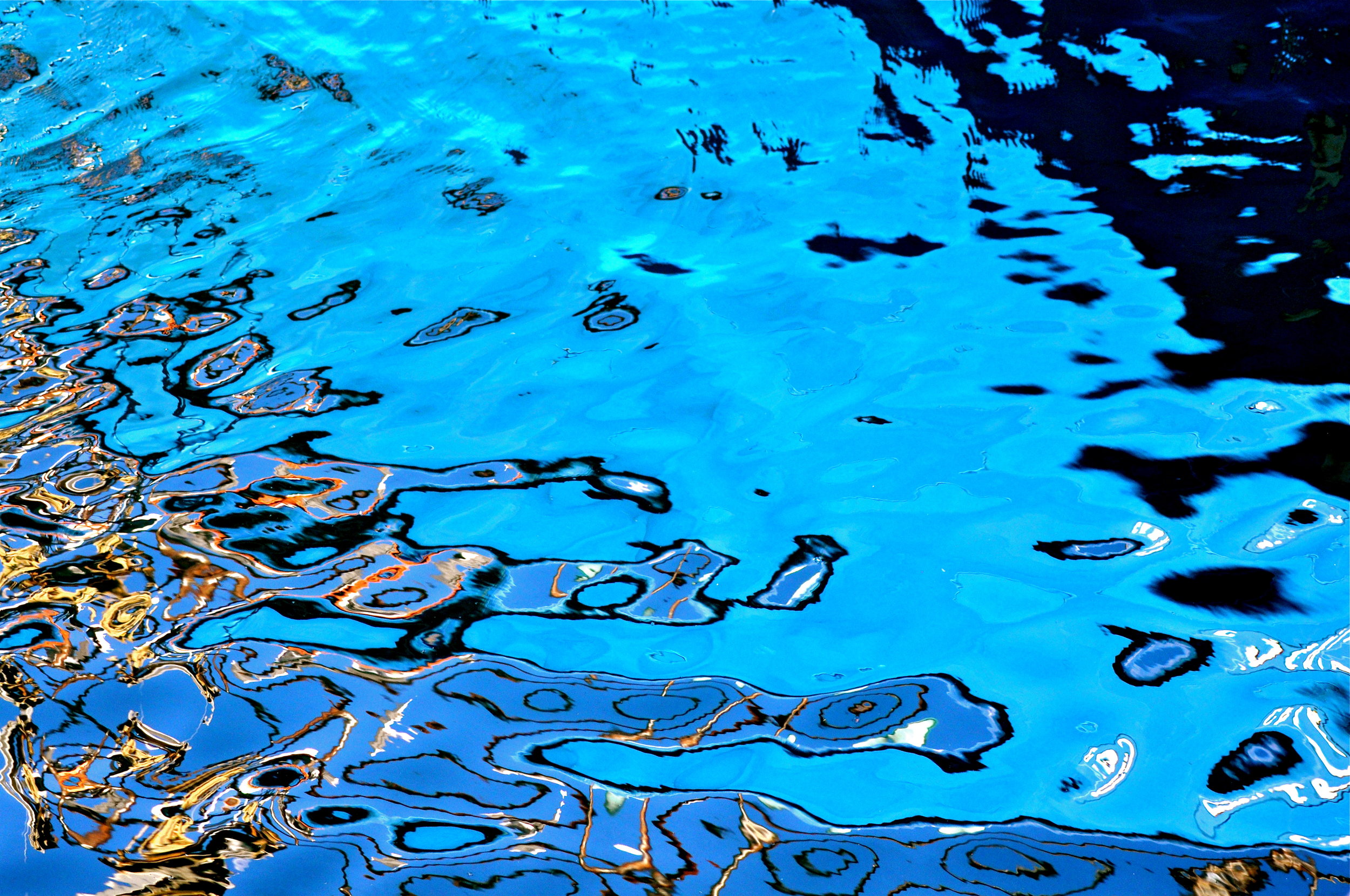 photo3 - oil on water patterns.JPG