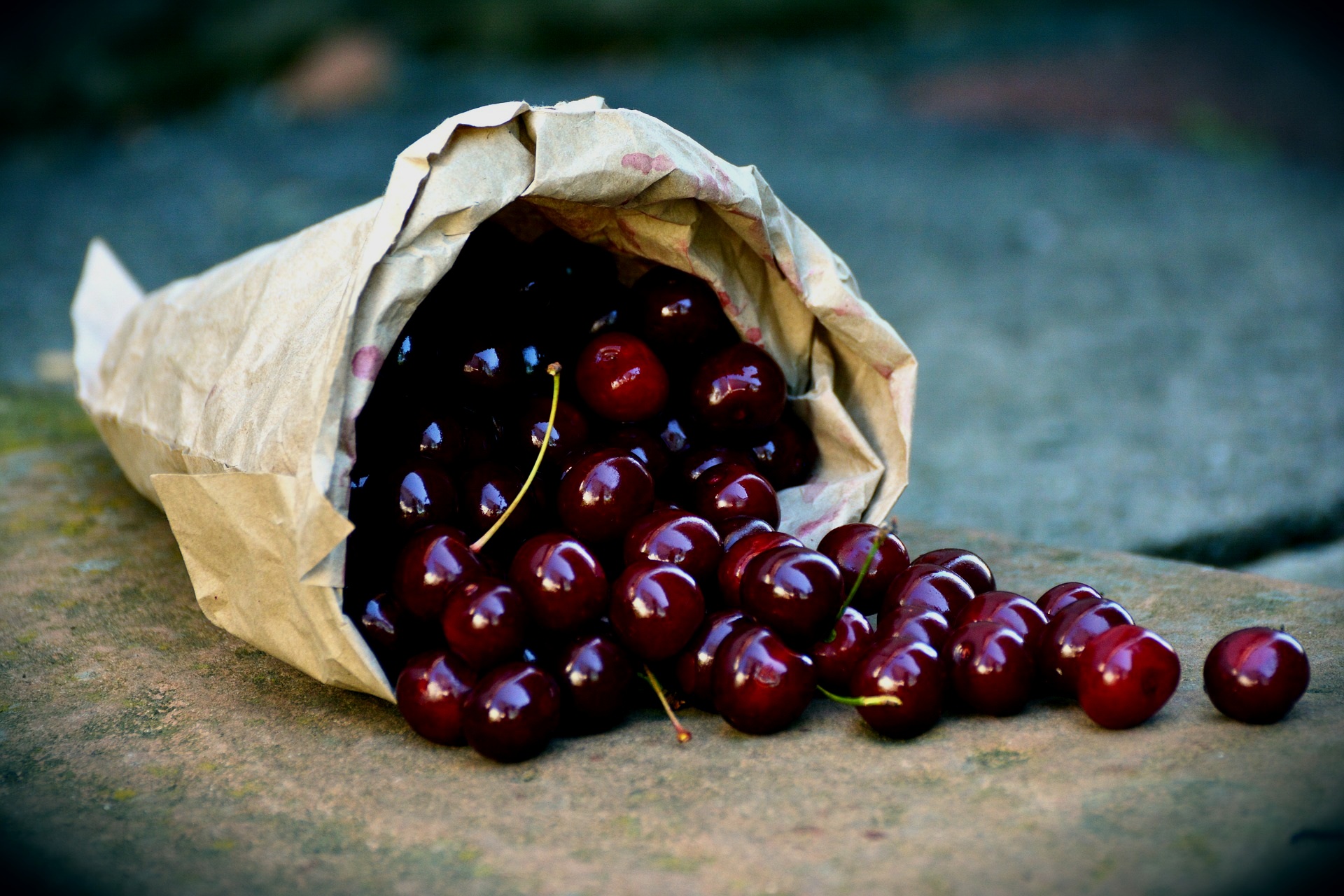 cherries-3522365_1920.jpg