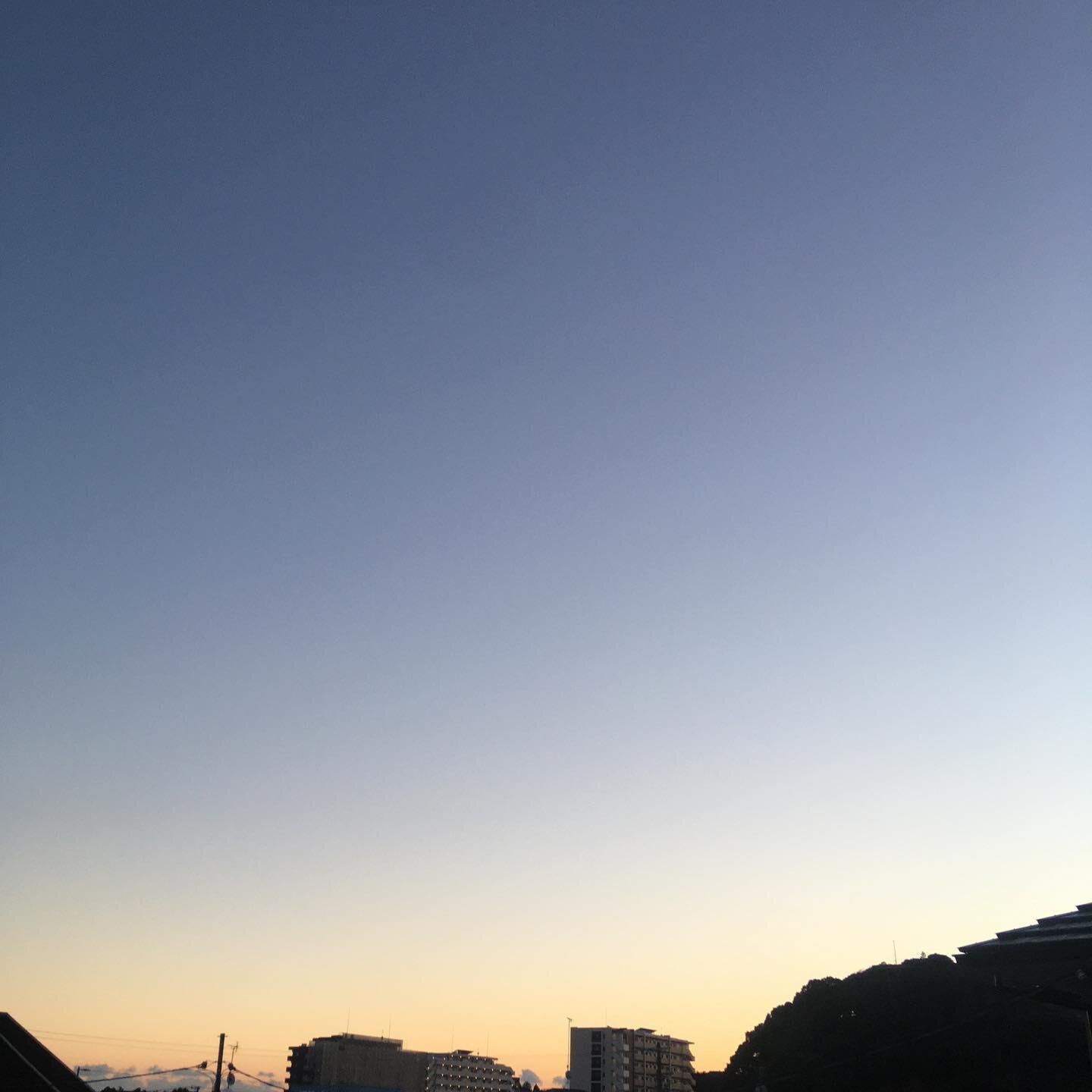 I&rsquo;m loving these beautiful cold winter sunsets. The colour gradation and the promise of a fresh new day tomorrow. 
What do you look forward to? 

#goodnight 
#sunset
#colourgradation #japanesesunset #freshday 
#newday
#skyscape