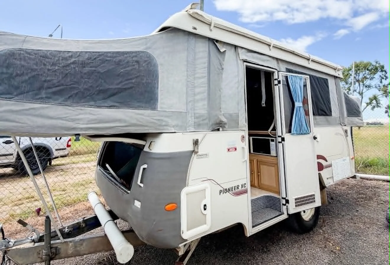 Stock# 34 Coromal Pioneer XC Silhouette 420 – Family Wind Up Camper 