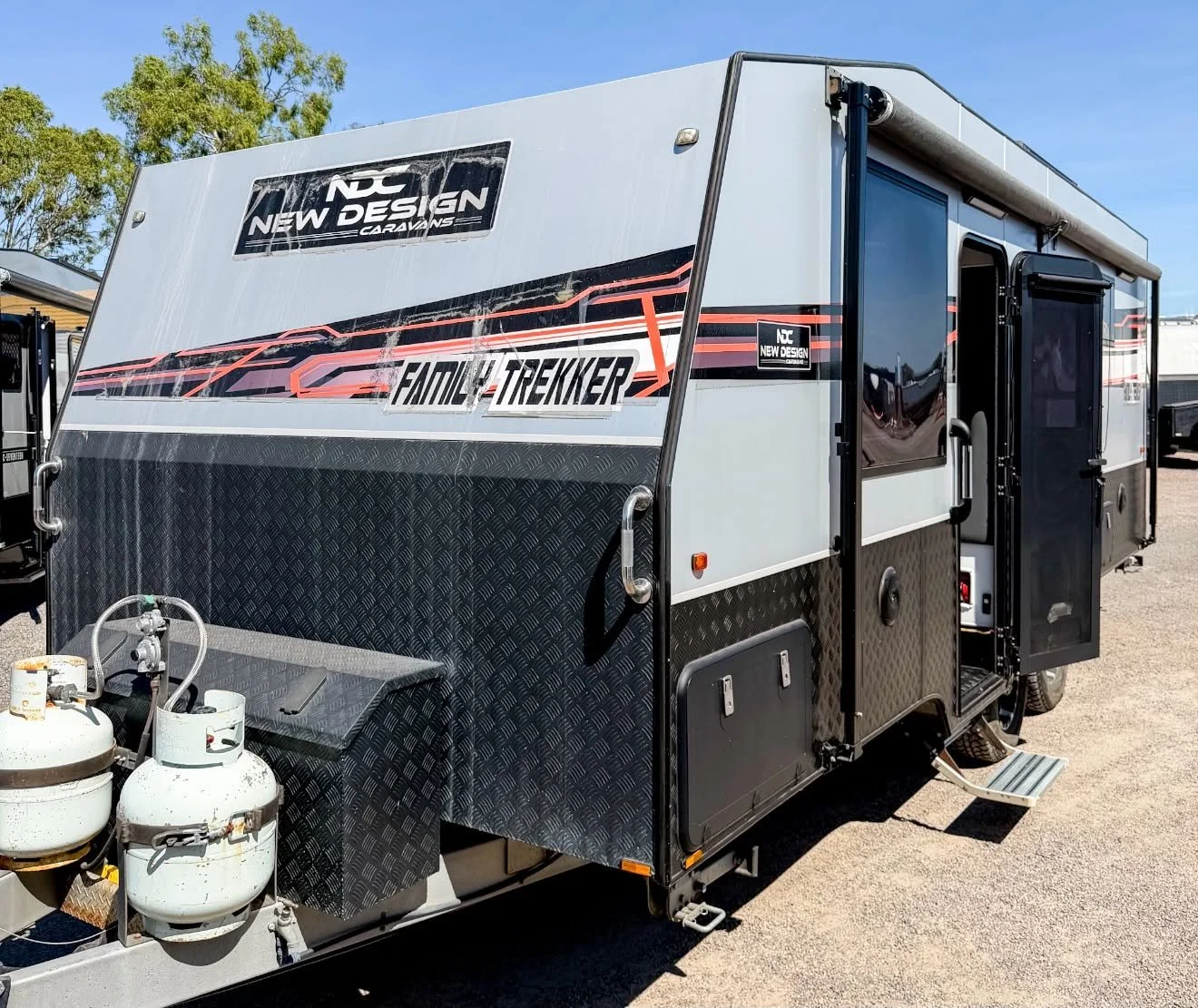 Stock #24 2022 NEW DESIGN CARAVANS FAMILY TREKKER 21’6” 