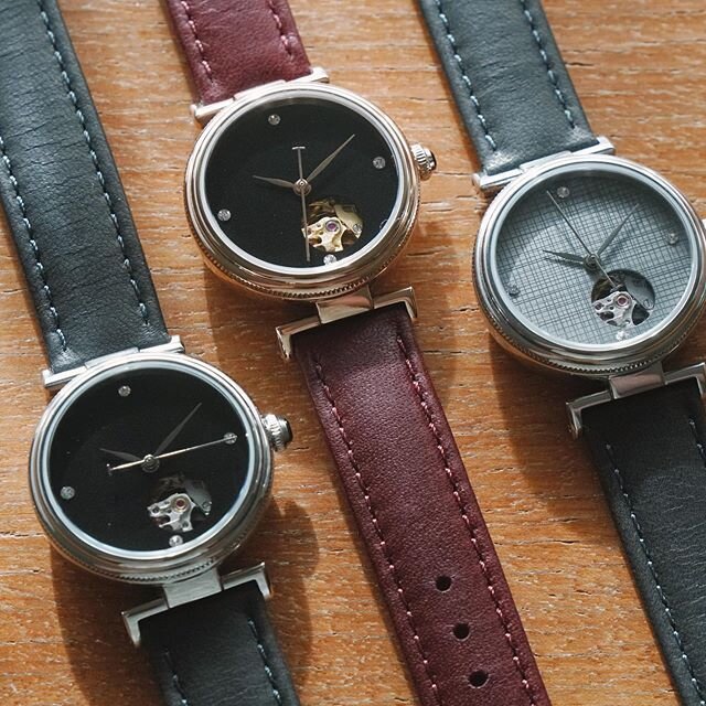 These timepieces in soft and supple Italian calf leather straps are the perfect wristcandy- whether it be a virtual lunch date or an essential trip to your supermarket in style 😉