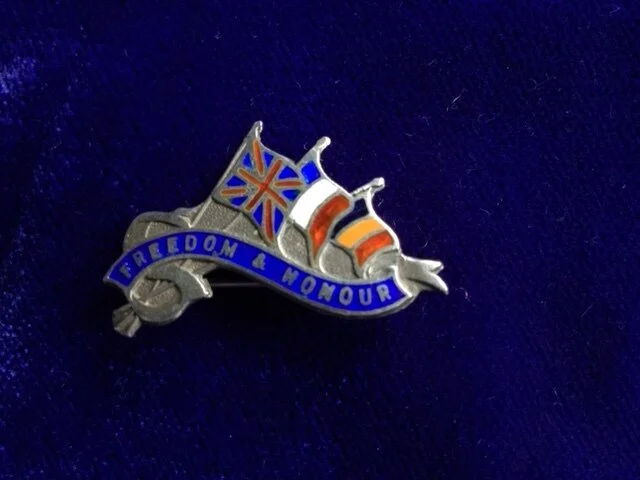 WW1 Patriotic Flags Brooch