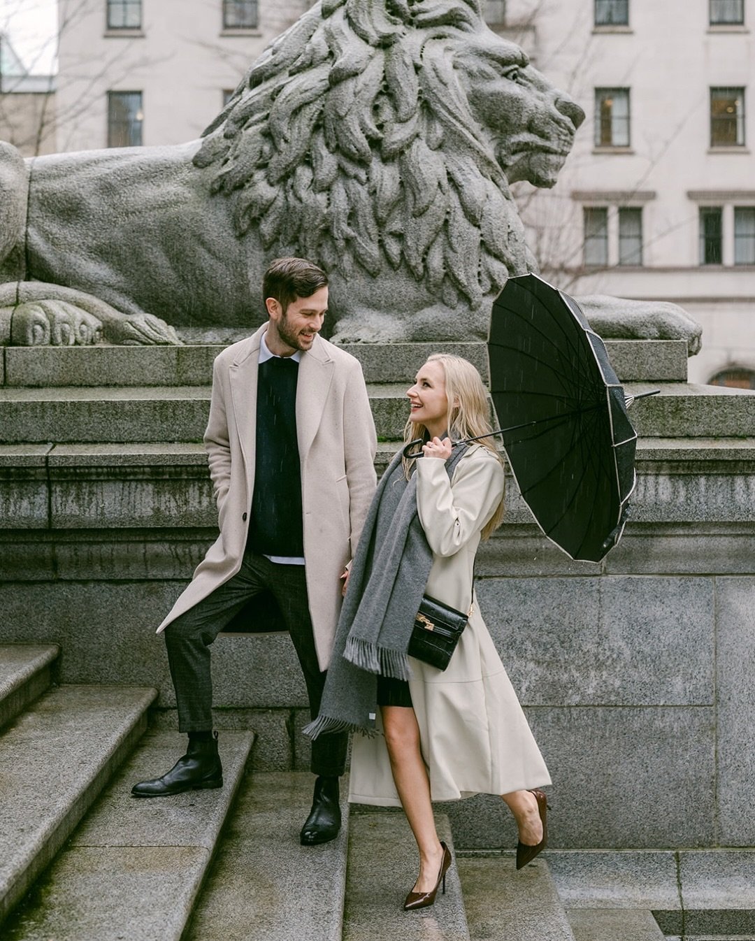 Don&rsquo;t postpone your engagement shoot if it&rsquo;s raining&hellip; make the rain a feature &amp; embrace it!

☔️ Umbrellas can be a design feature
🌧️ You can hardly see the rain drops in the photos
🌂 You can remove the umbrella for a couple q