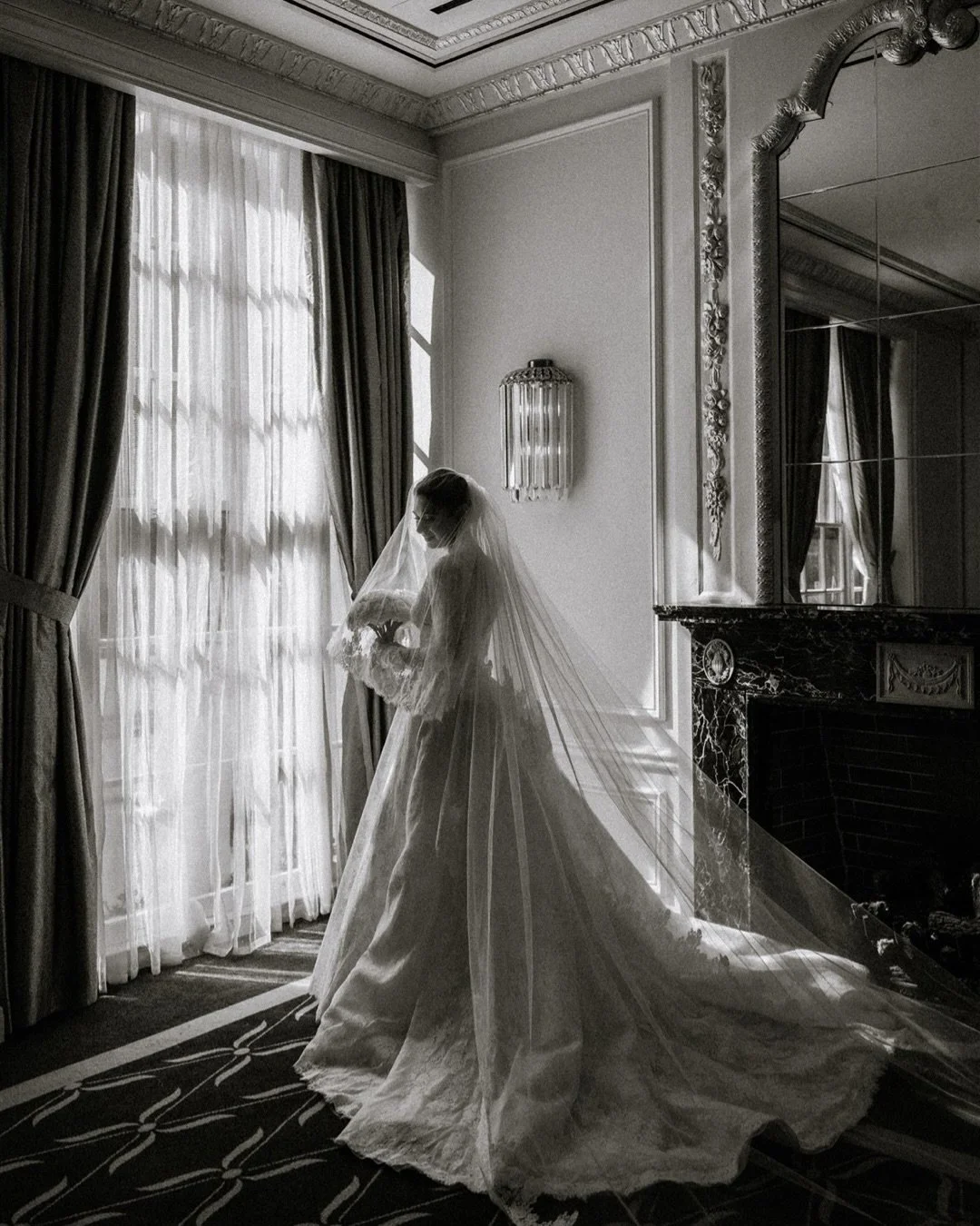 K&amp;G wanted their photos to be timeless &amp; capture the emotion of the day 🖤🤍 Black &amp; white photos do these two things perfectly! 

Planner @plannedbysydney 
Venue @rosewoodhotelgeorgia 
Florist @nicheboutiqueflorals 
Sax @sax_with_eric 

