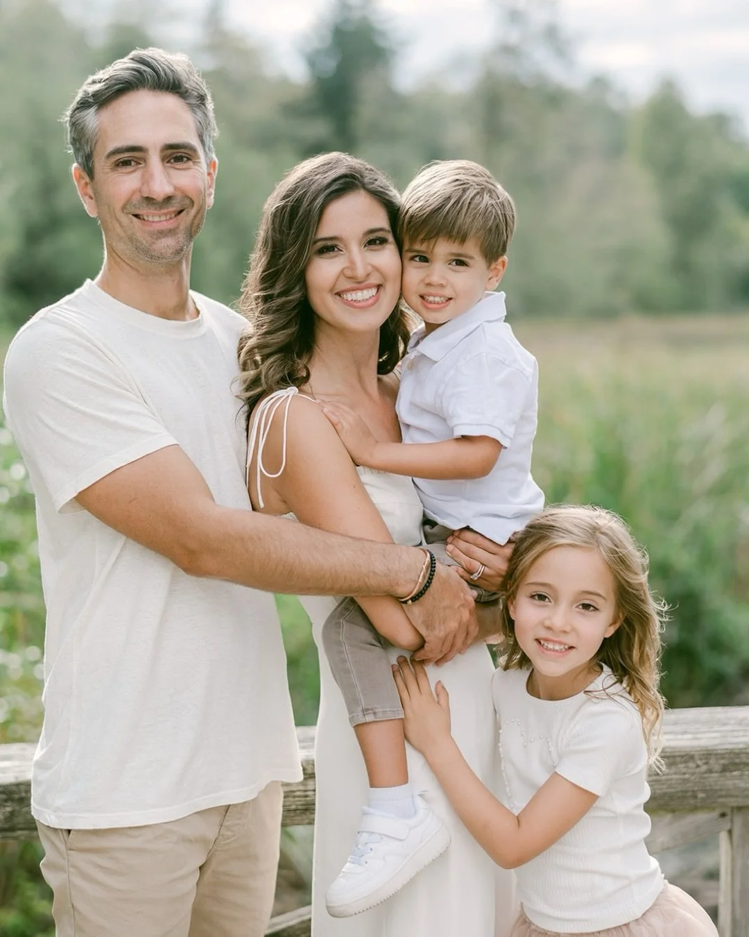 Family photos that not only capture what your family looks like, but how it FEELS 🤍🤍🤍

For their 10yr wedding anniversary our past couple booked a family shoot&hellip; and I can&rsquo;t imagine a better idea to celebrate the best part of being tog