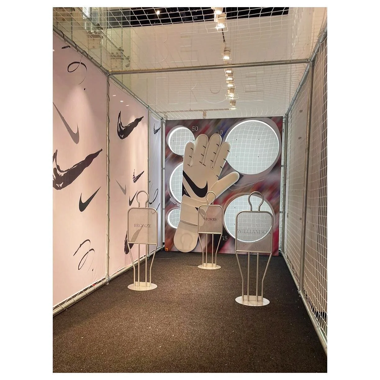Workshops &amp; Activations.
Nike Town London 

New art direction work with the team at @thisis_xyz. 
@nikelondon Lionesses send off at Nike Town London. 

📸 Lionesses

#eventdesign #merch #nikelondon #womensfootball #football #itscominghome #setdes