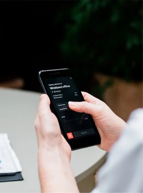app-img.jpg