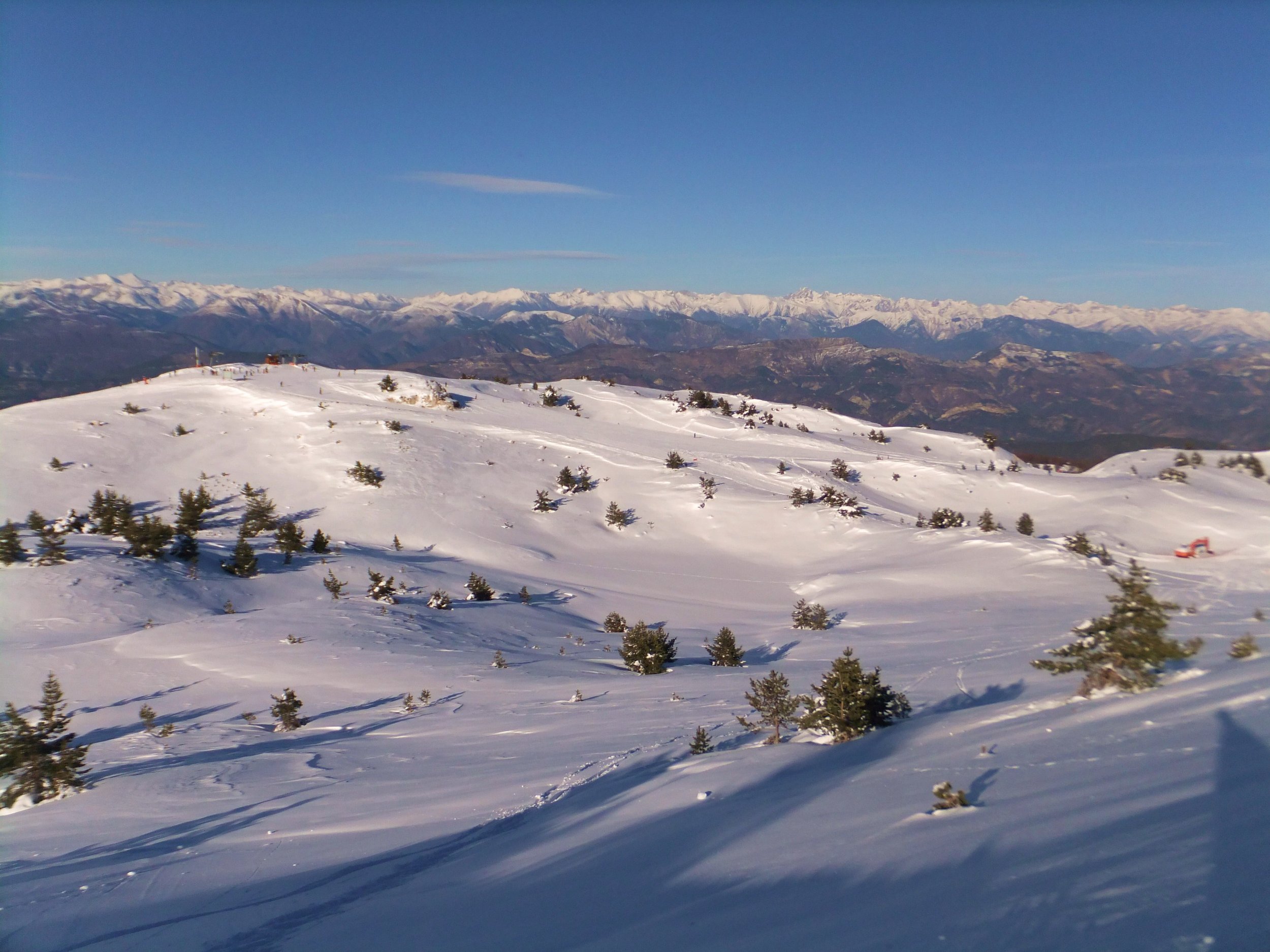 Greolières_Les_Neiges,_View_to_the_Alps_-_panoramio.jpg