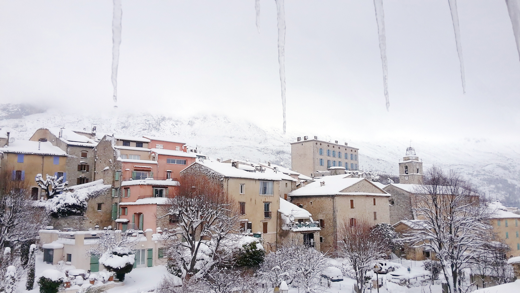 MaisonRose_Hiver_stalactite.jpg