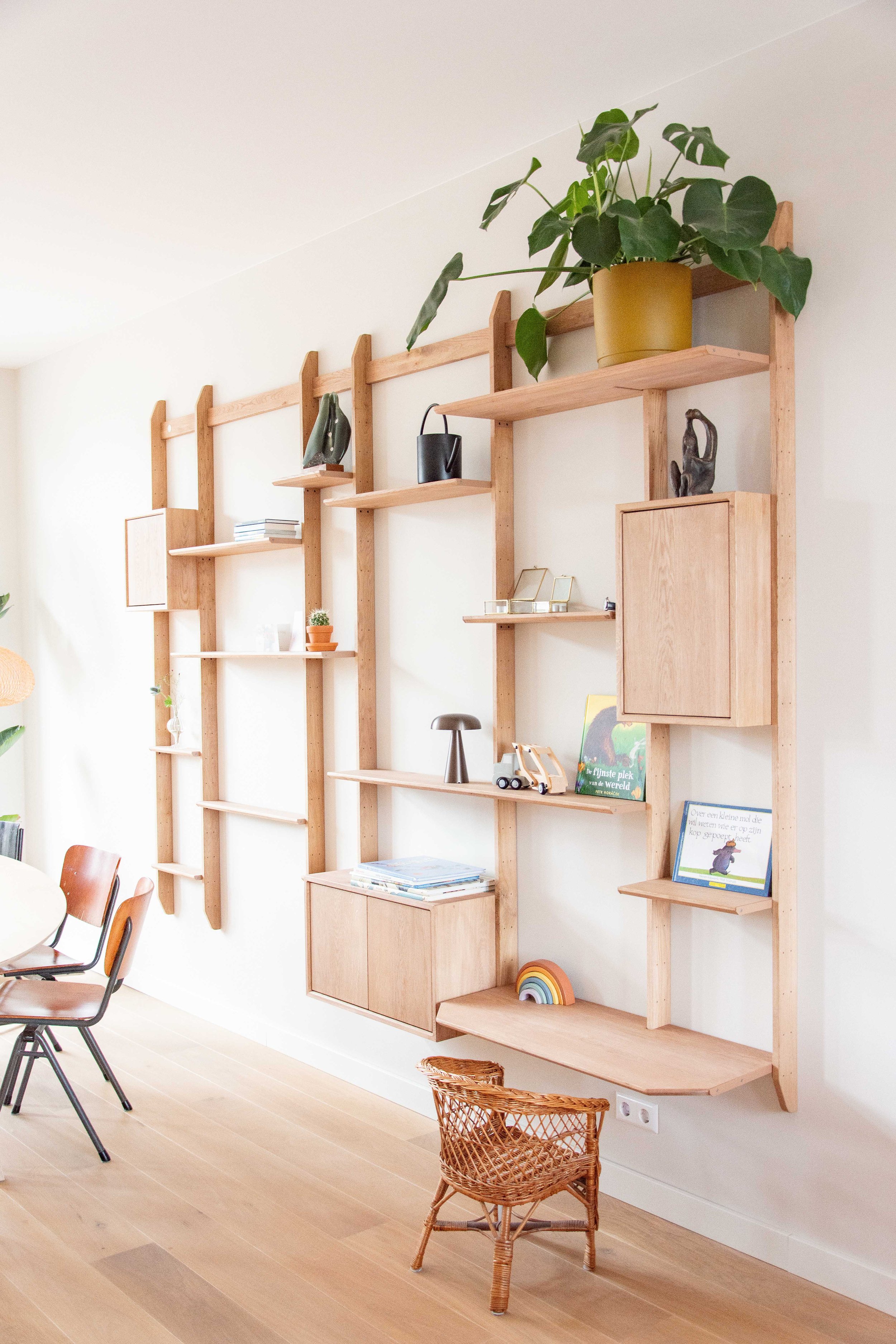 wandkast-op-maat-van-eikenhout-wandstelling-stellingkast-op-maat-gemaakt-meubelmaker-omgeving-weesp-amsterdam-almere-.jpg