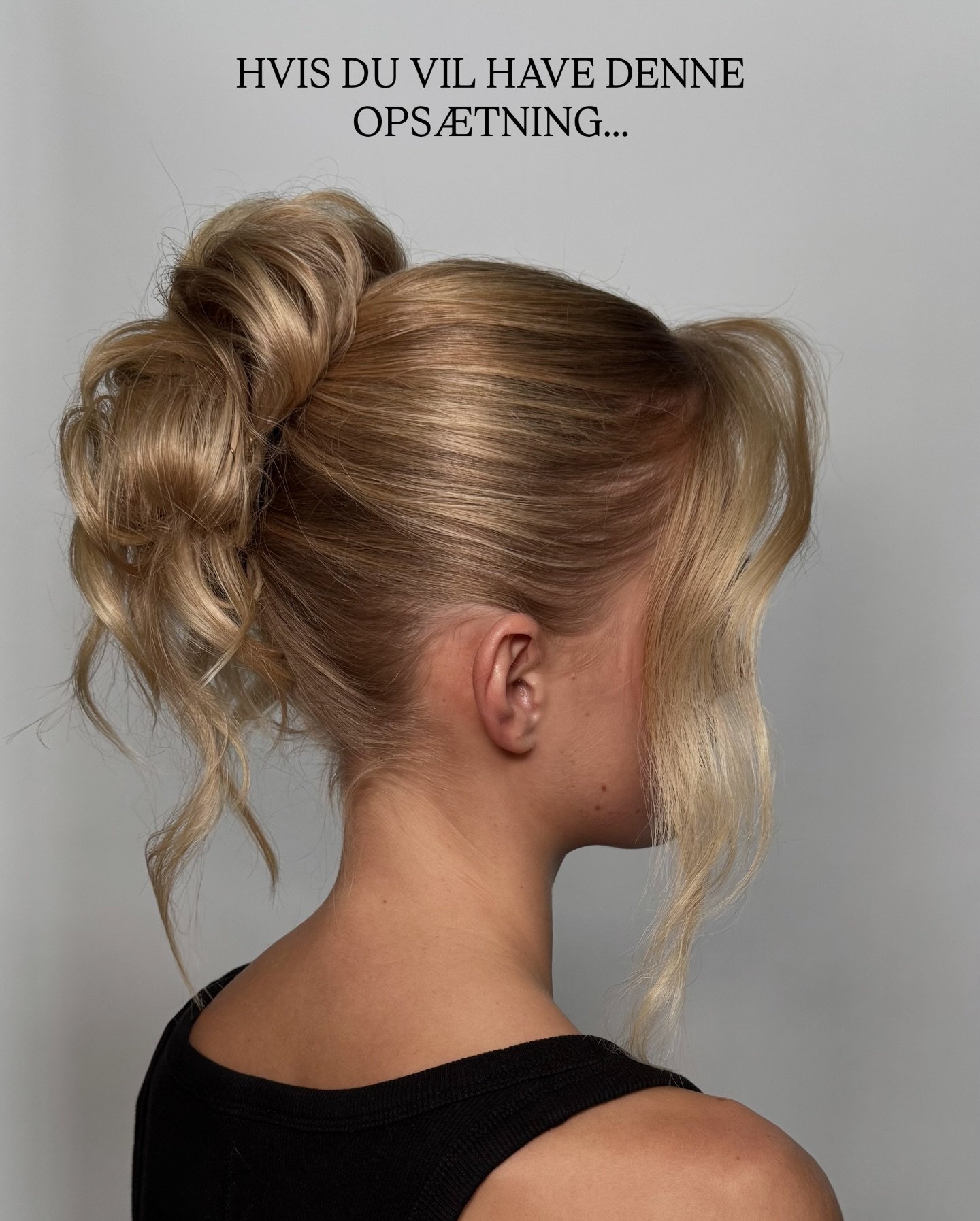 Jeg elsker simpelthen denne type af ops&aelig;tninger, fordi de b&aring;de er super polerede og &ldquo;effortless&rdquo; p&aring; samme tid. Og n&oslash;glen til ops&aelig;tningen ligger i, hvordan h&aring;ret bliver preppet! 
Swipe for at se mine an