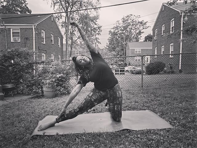 🖤#yoga4blm challenge 🖤
.
June19: Gate pose : Open the gates of heaven as we pay tribute to all the beautiful souls that we lost to Racism and police brutality ! #SAY THEIR NAMES !!!
.
.
.
.
&quot;Yoga is Art, my mat is my canvas&quot;
Photo credit: