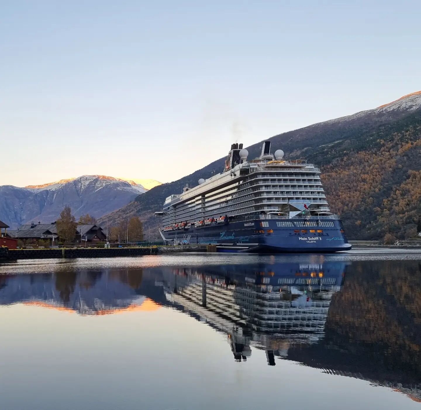 The last call in 2023 seems like a long time ago😥

Looking forward to a promising 2024🥰

See you soon⭐️

#MeinSchiff #flamport #flamcruiseport #cruiseeurope #stcglobal #sognefjord #cruisenorway #fjord #colors #nature #kreuzfahrt #kreuzfahrtschiff #